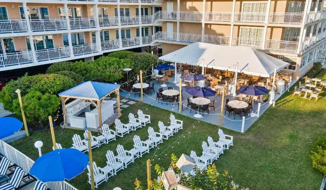 Patio, Pool View in La Mer Beachfront Resort