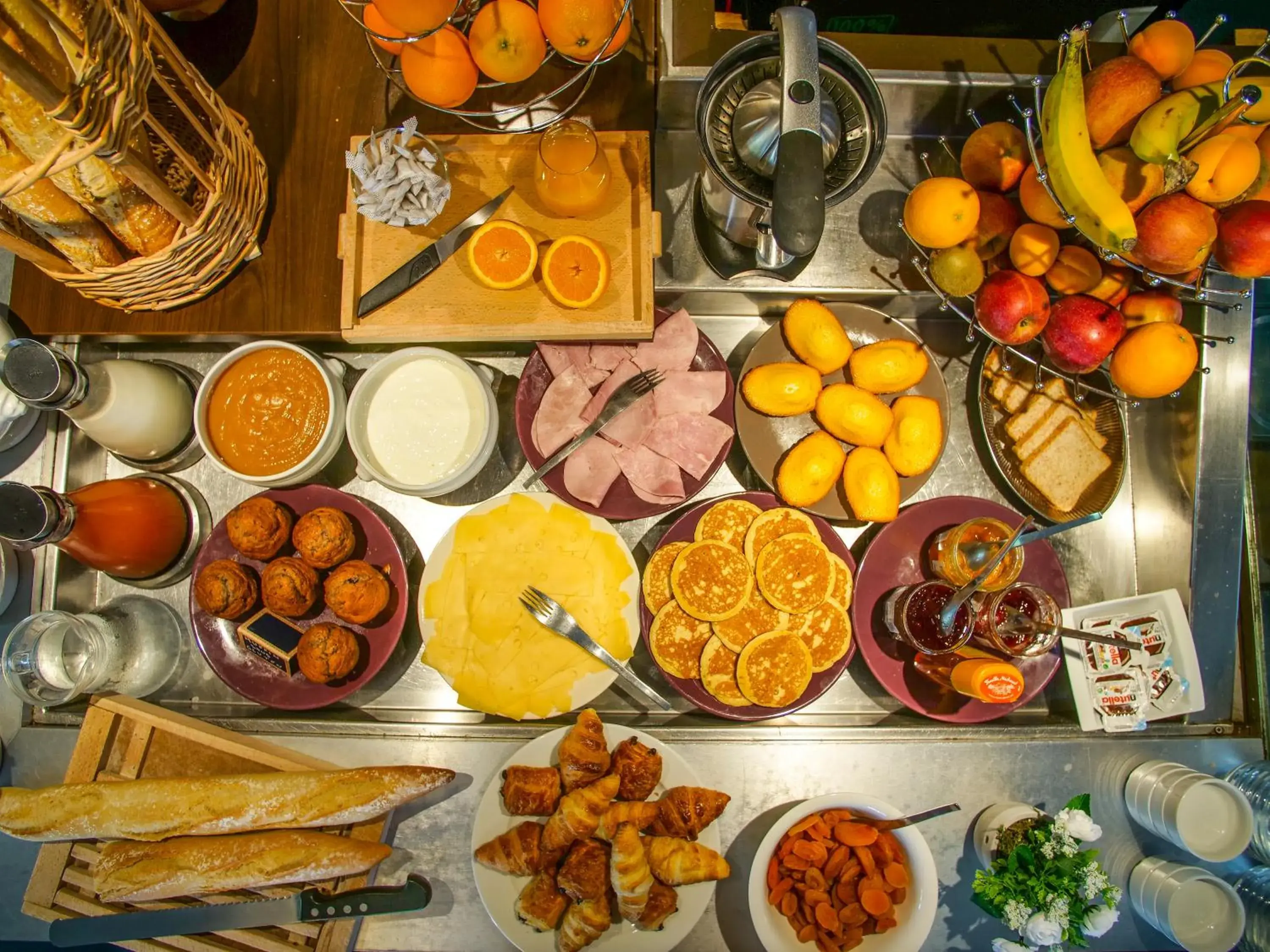 Buffet breakfast in Hôtel Inn Design Resto Novo Nantes Sainte Luce