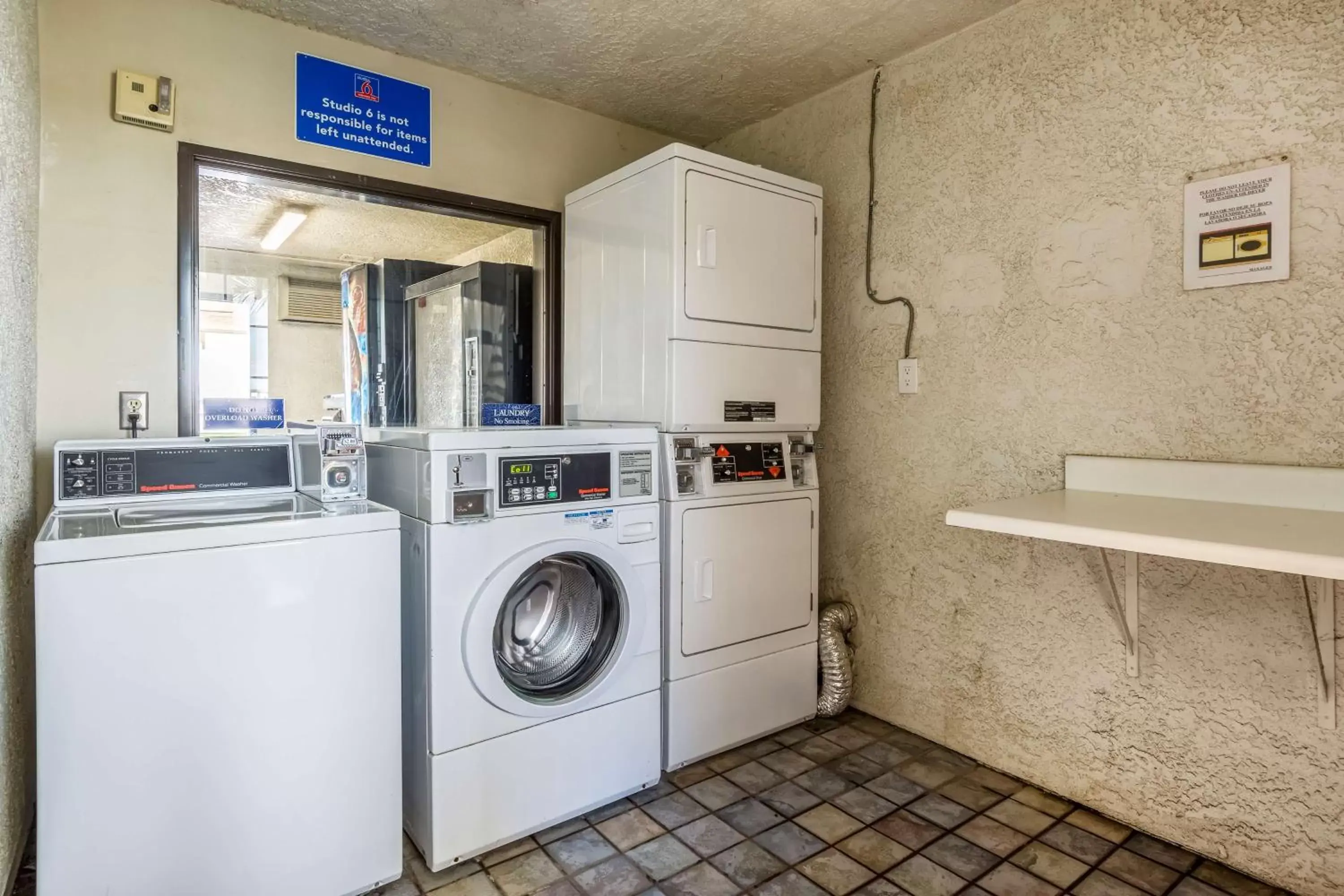 laundry, Kitchen/Kitchenette in Studio 6-Buttonwillow, CA