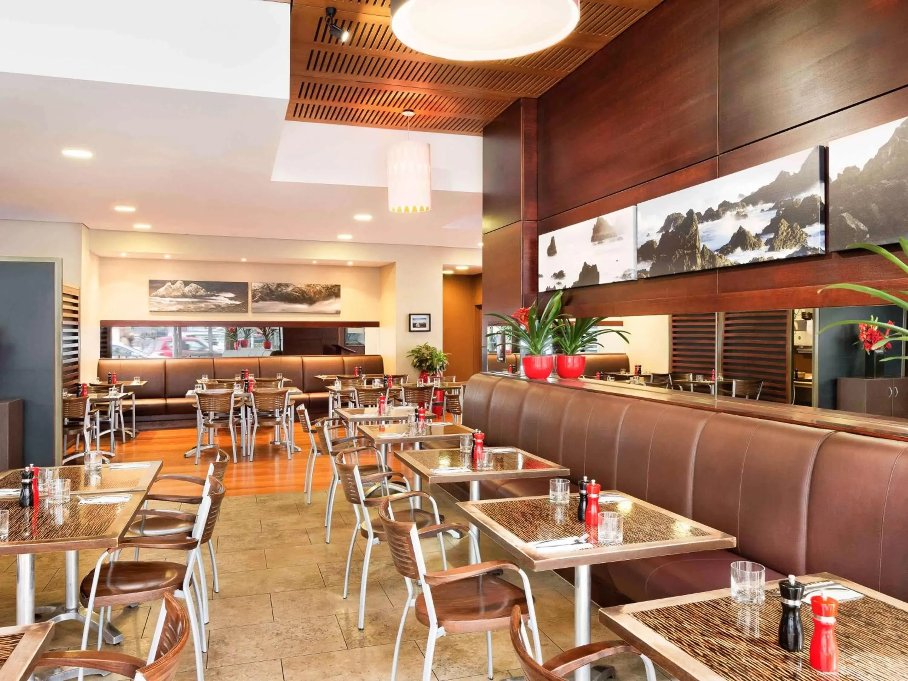 Property building, Restaurant/Places to Eat in ibis Wellington