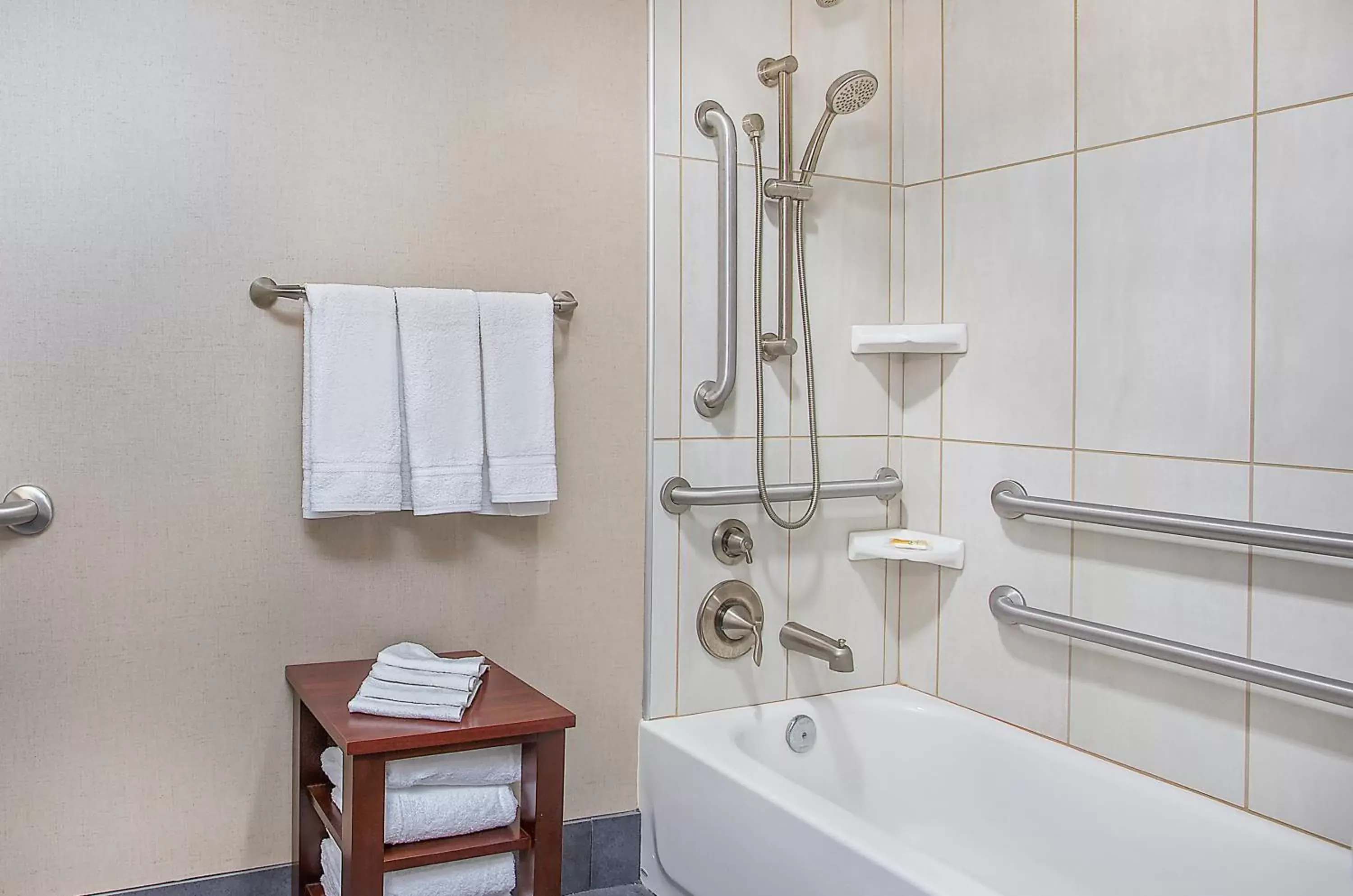 Bathroom in Holiday Inn University Plaza-Bowling Green, an IHG Hotel