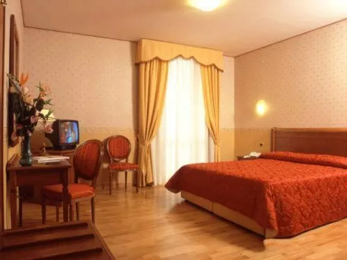 View (from property/room), Bed in Hotel Holiday Sul Lago