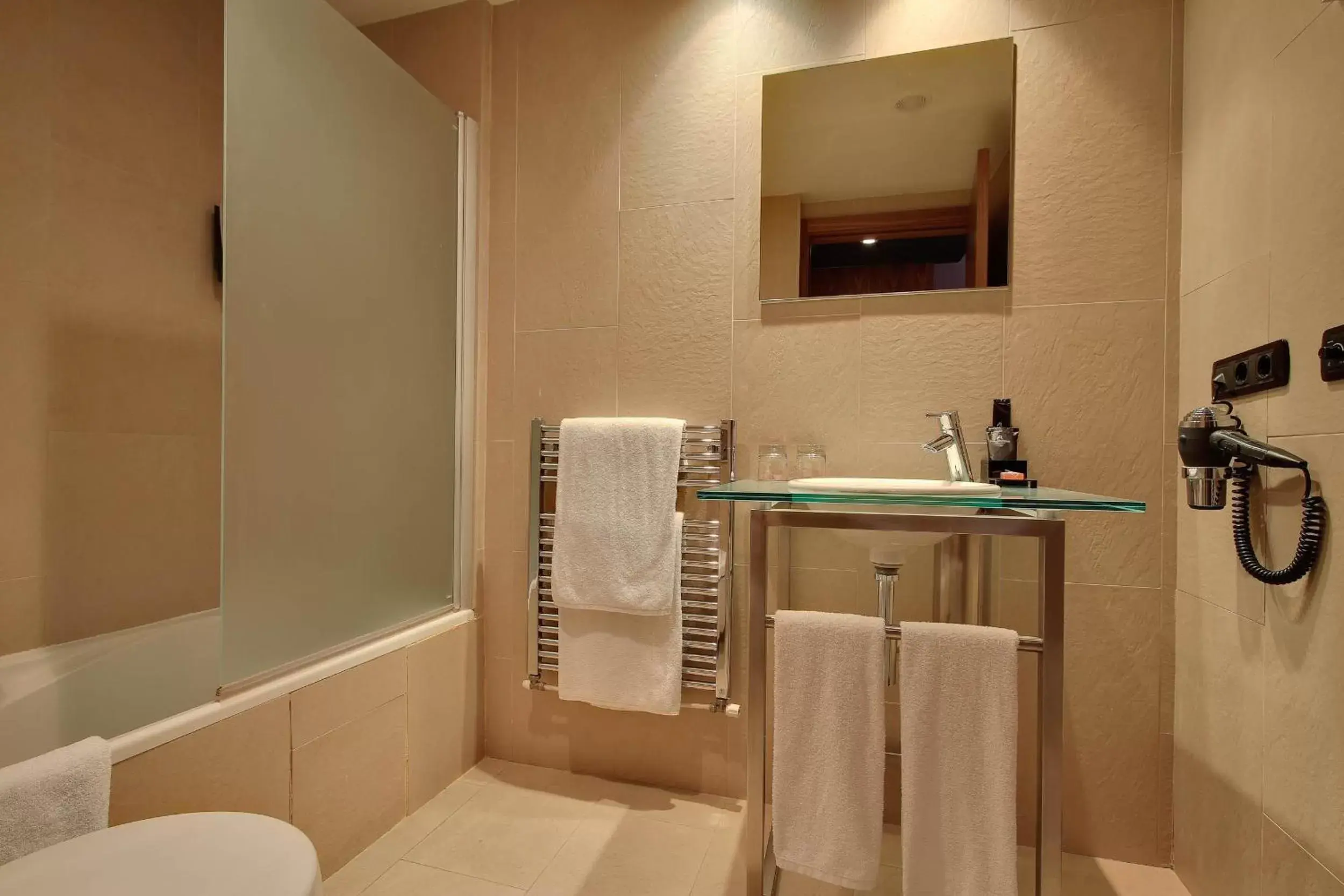 Bathroom in Hotel Badalona Tower