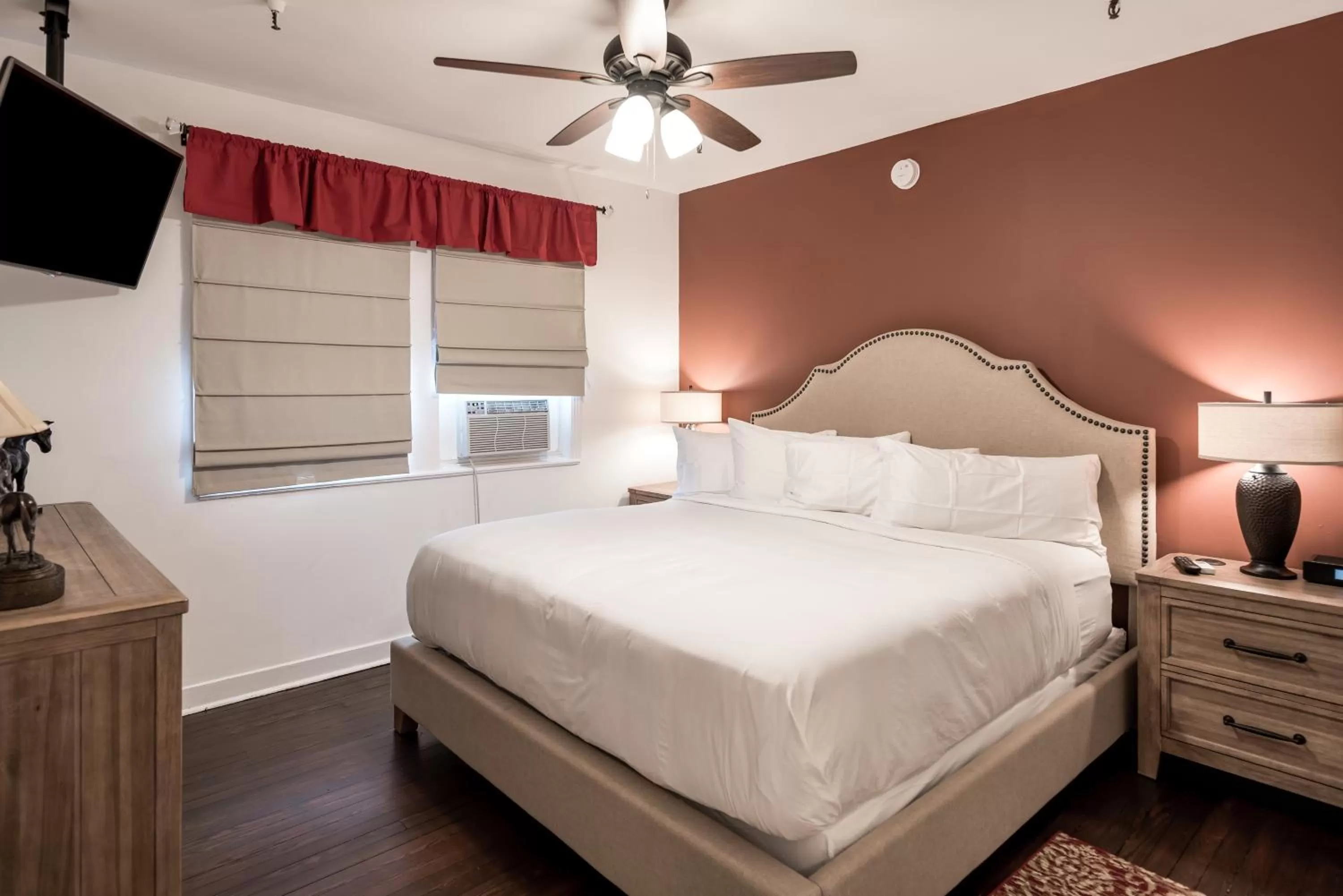 Bed in Palm Beach Historic Inn