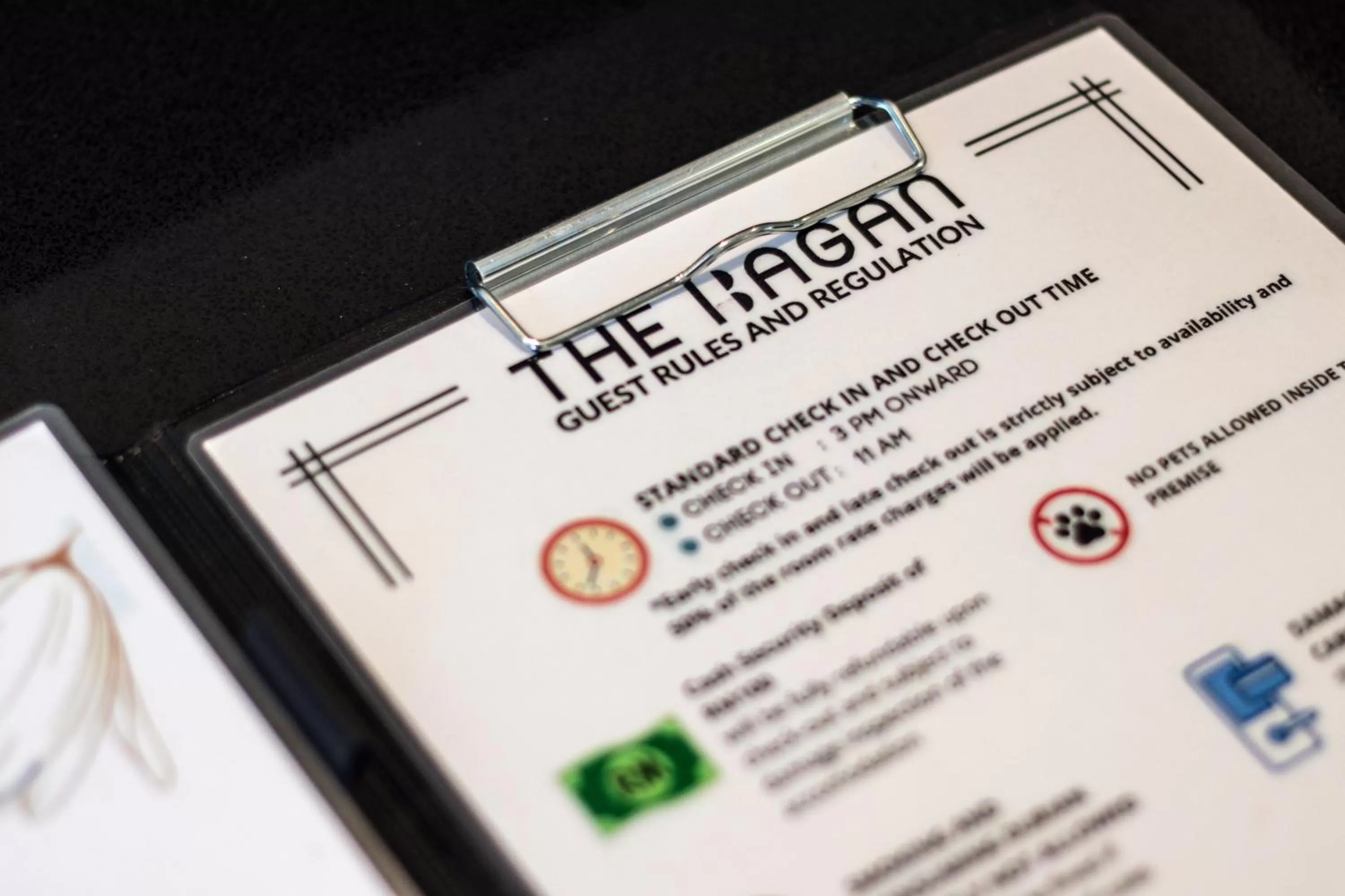 Text overlay in Bagan Suite