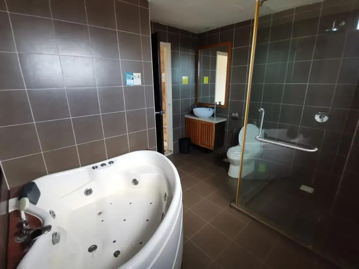 Bathroom in Gold Coast Morib Resort