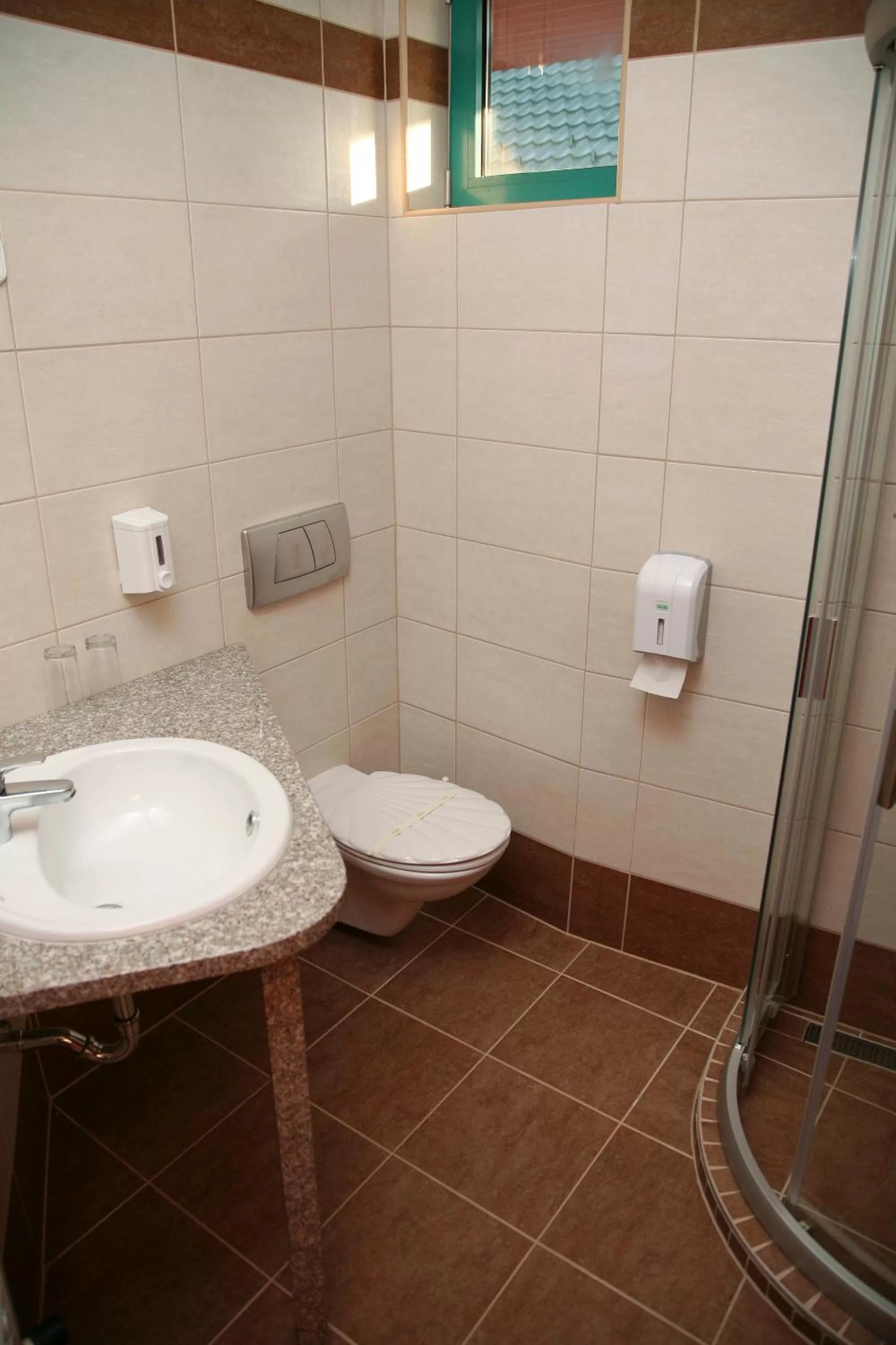 Bathroom in Lugas Hotel