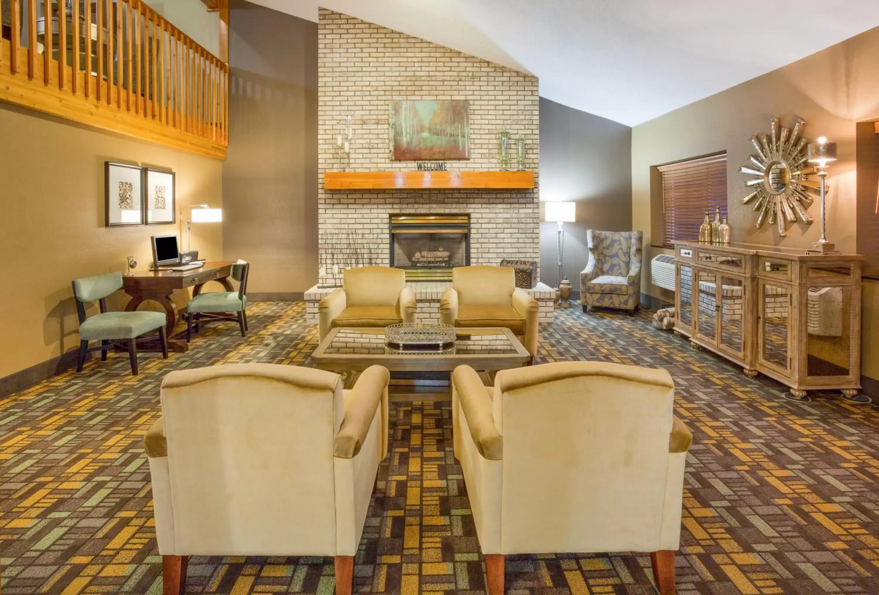 Lobby or reception, Lounge/Bar in AmericInn by Wyndham Rhinelander