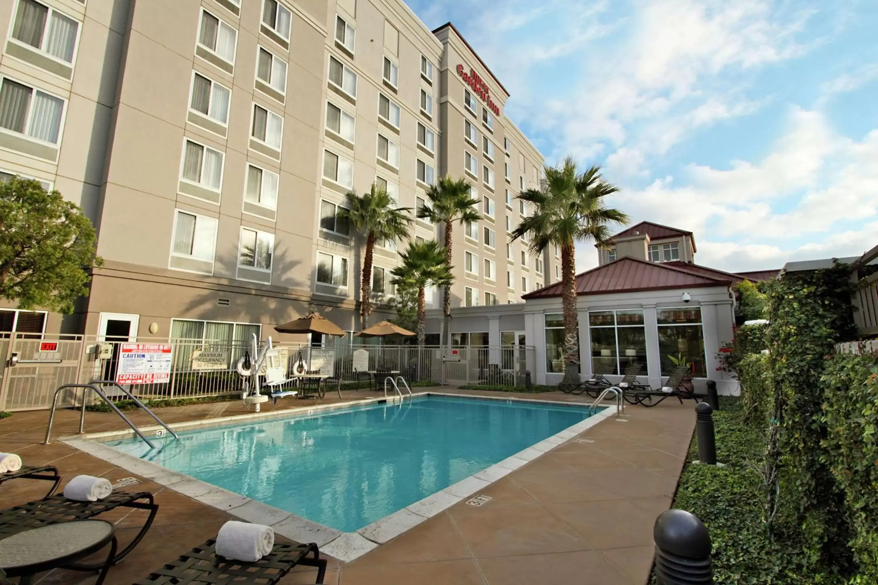 Property building, Swimming Pool in Hilton Garden Inn Oxnard/Camarillo