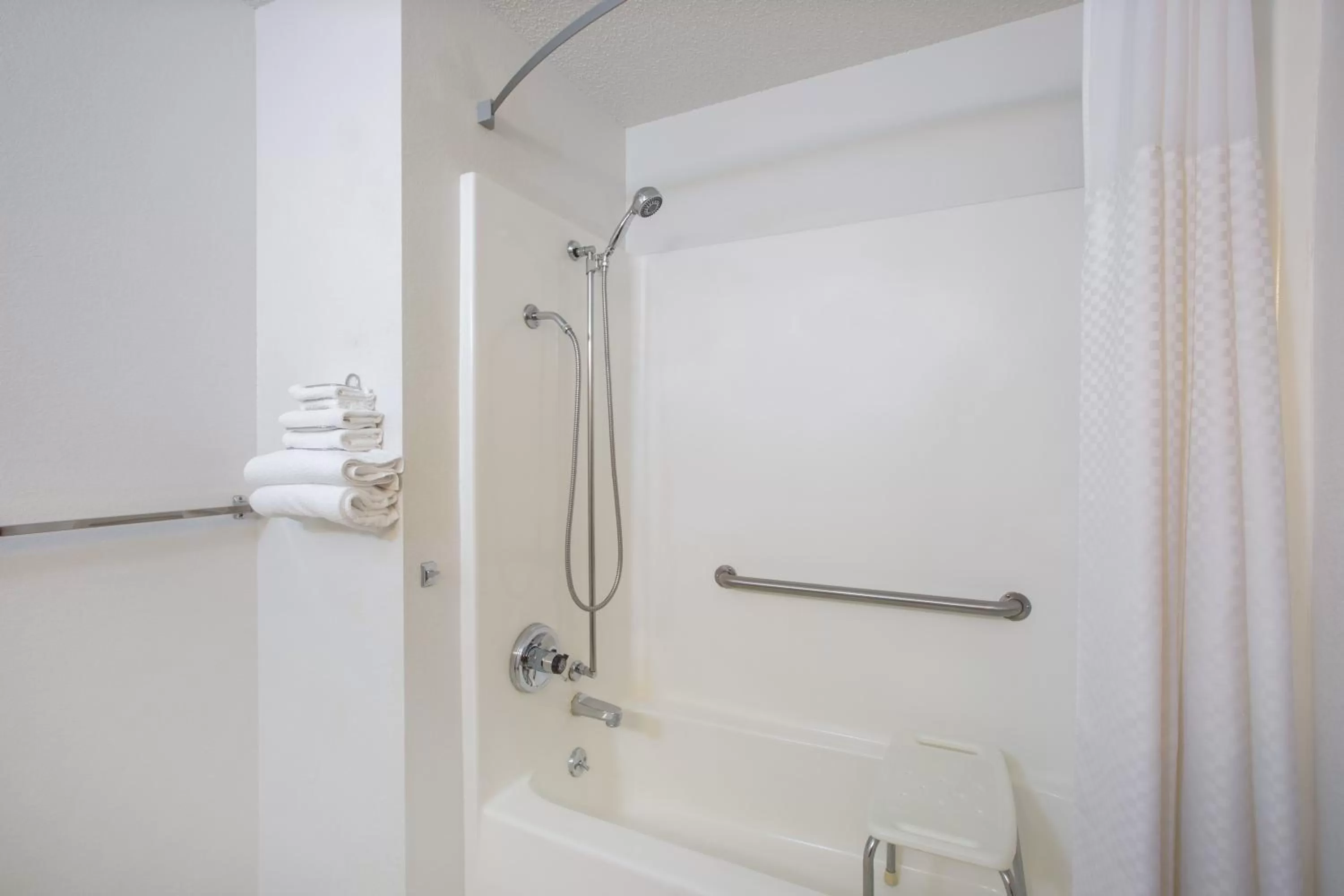 Queen Room - Disability Access/Non-Smoking in Super 8 by Wyndham Storm Lake