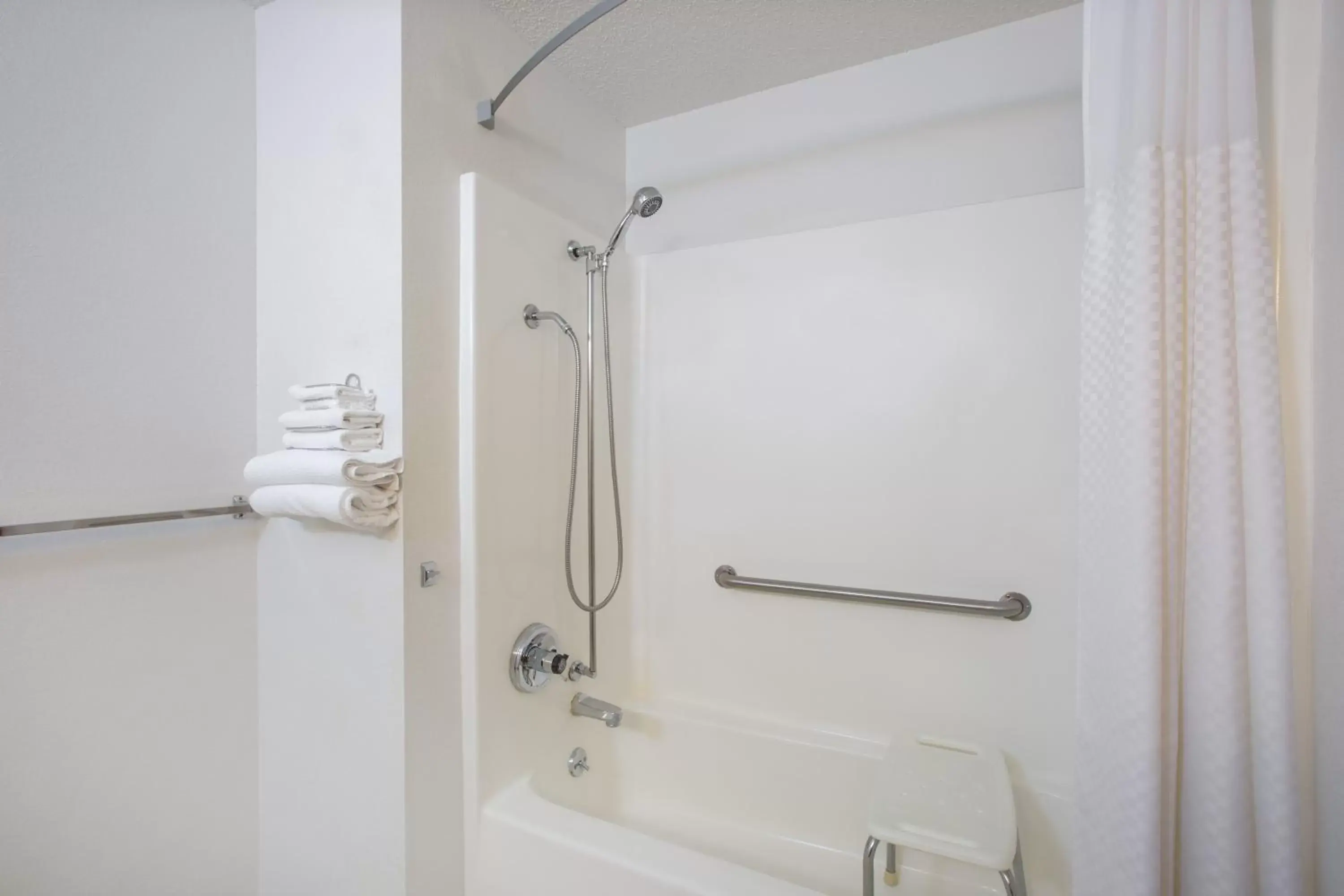 Queen Room - Disability Access/Smoking in Super 8 by Wyndham Storm Lake Queen Room - Disability Access/Smoking in Super 8 by Wyndham Storm Lake