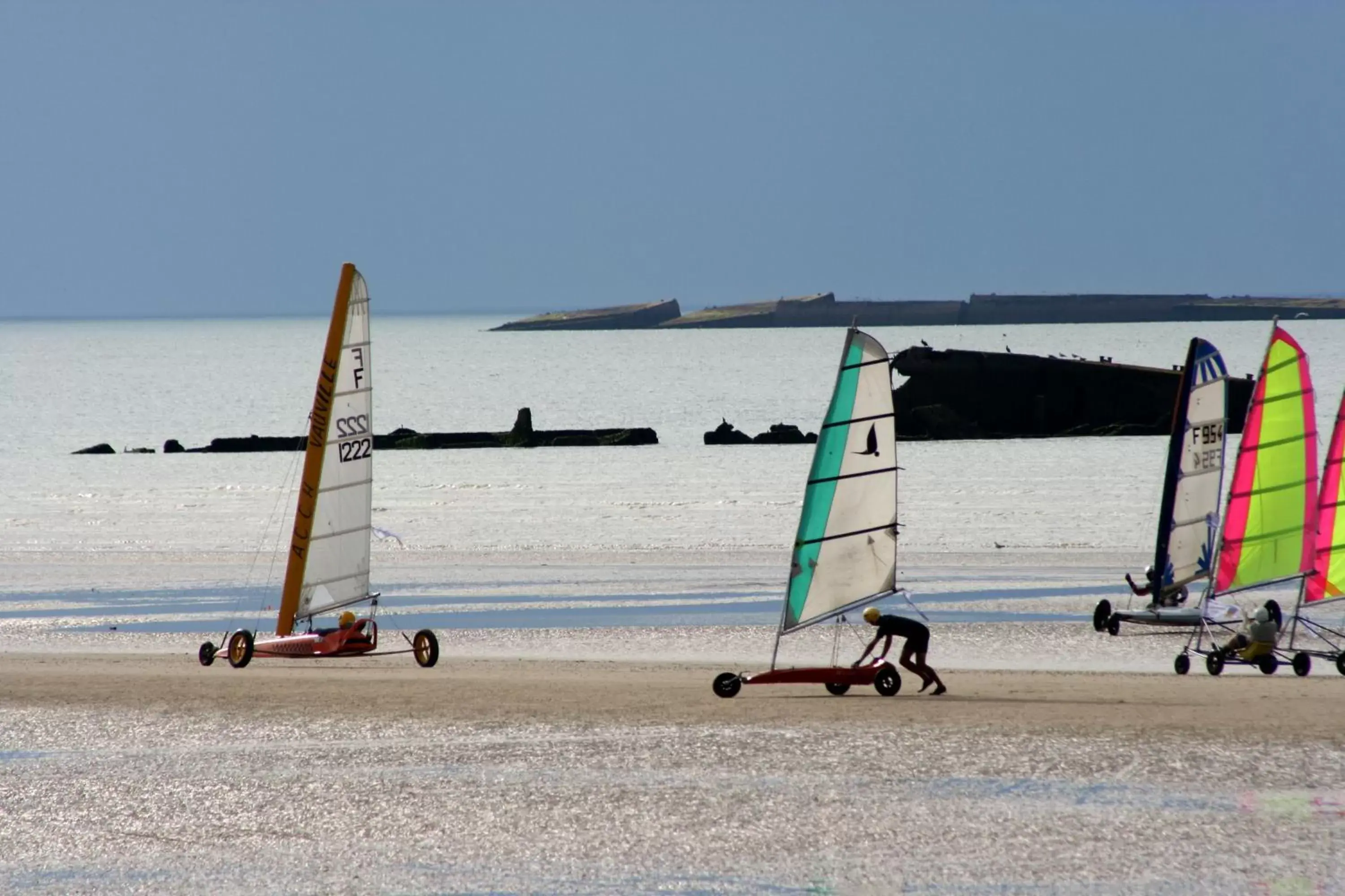 Windsurfing in DOMAINE DU GRAND CAUGY