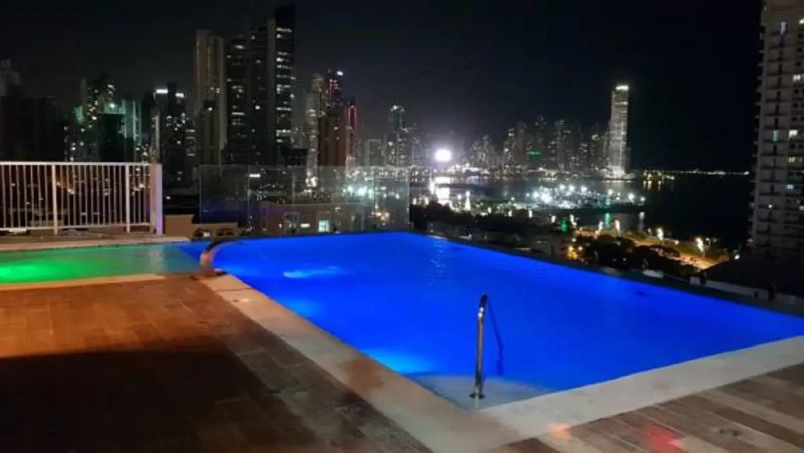 Swimming Pool in Innfiniti Hotel & Suites