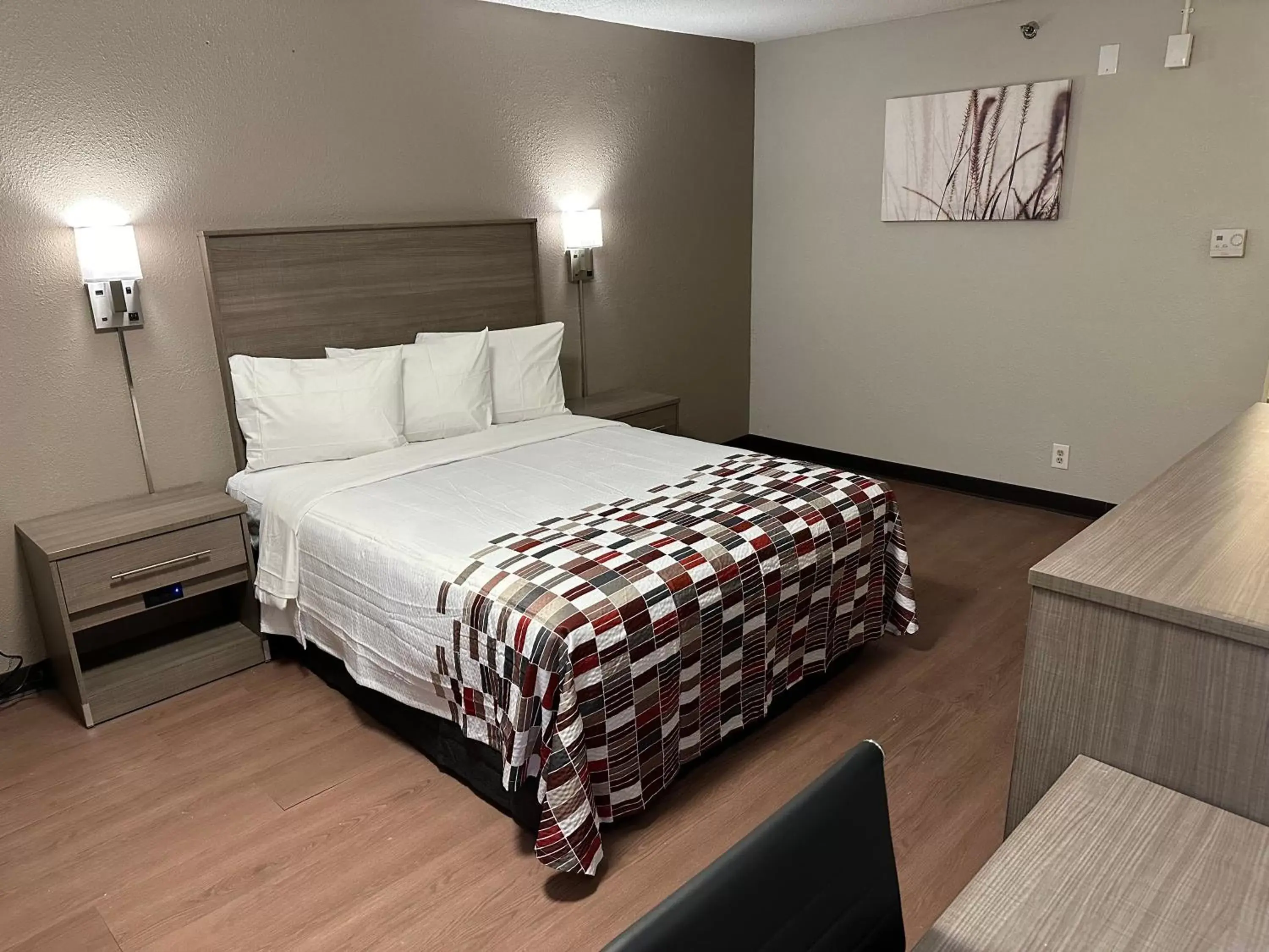 Bedroom, Bed in Baymont by Wyndham Auburn Hills