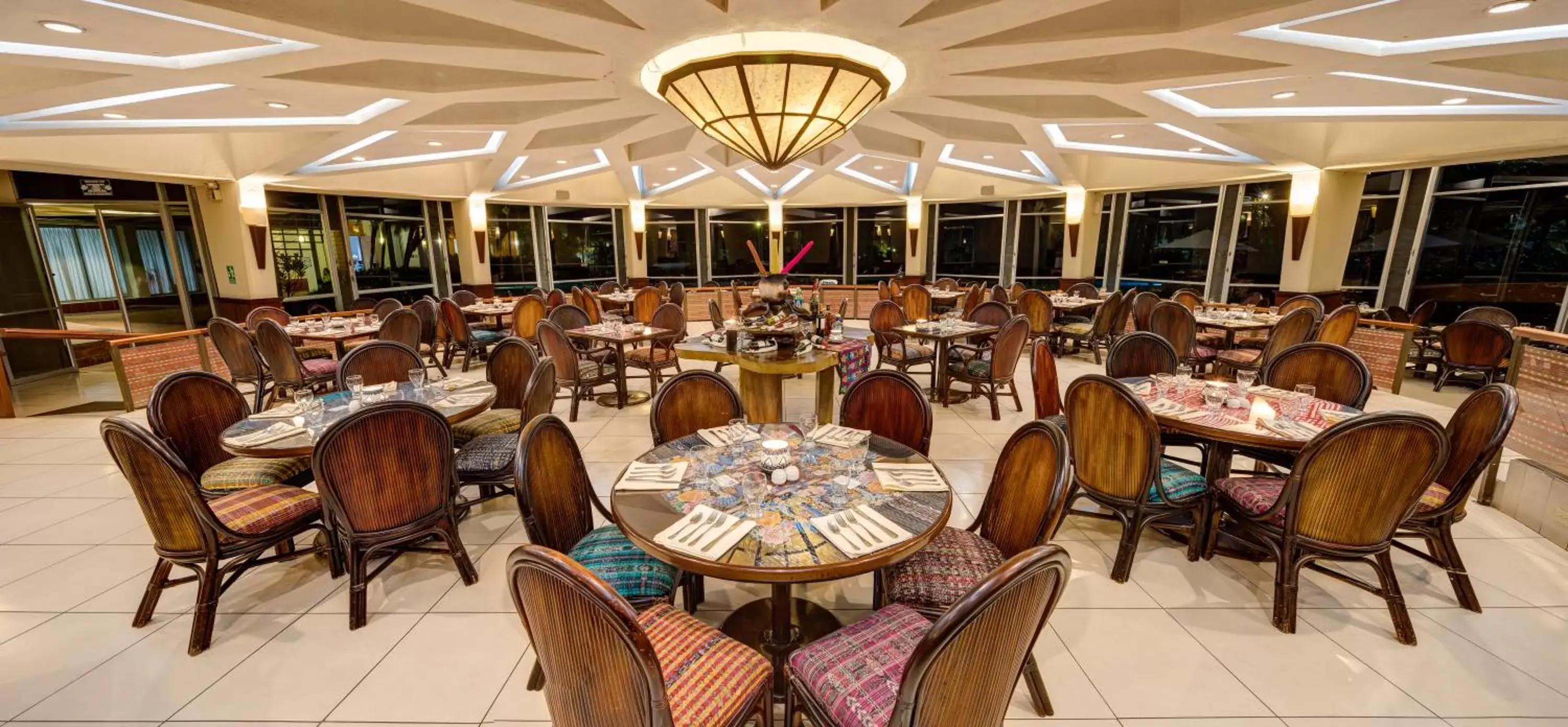 Restaurant/Places to Eat in Porta Hotel del Lago