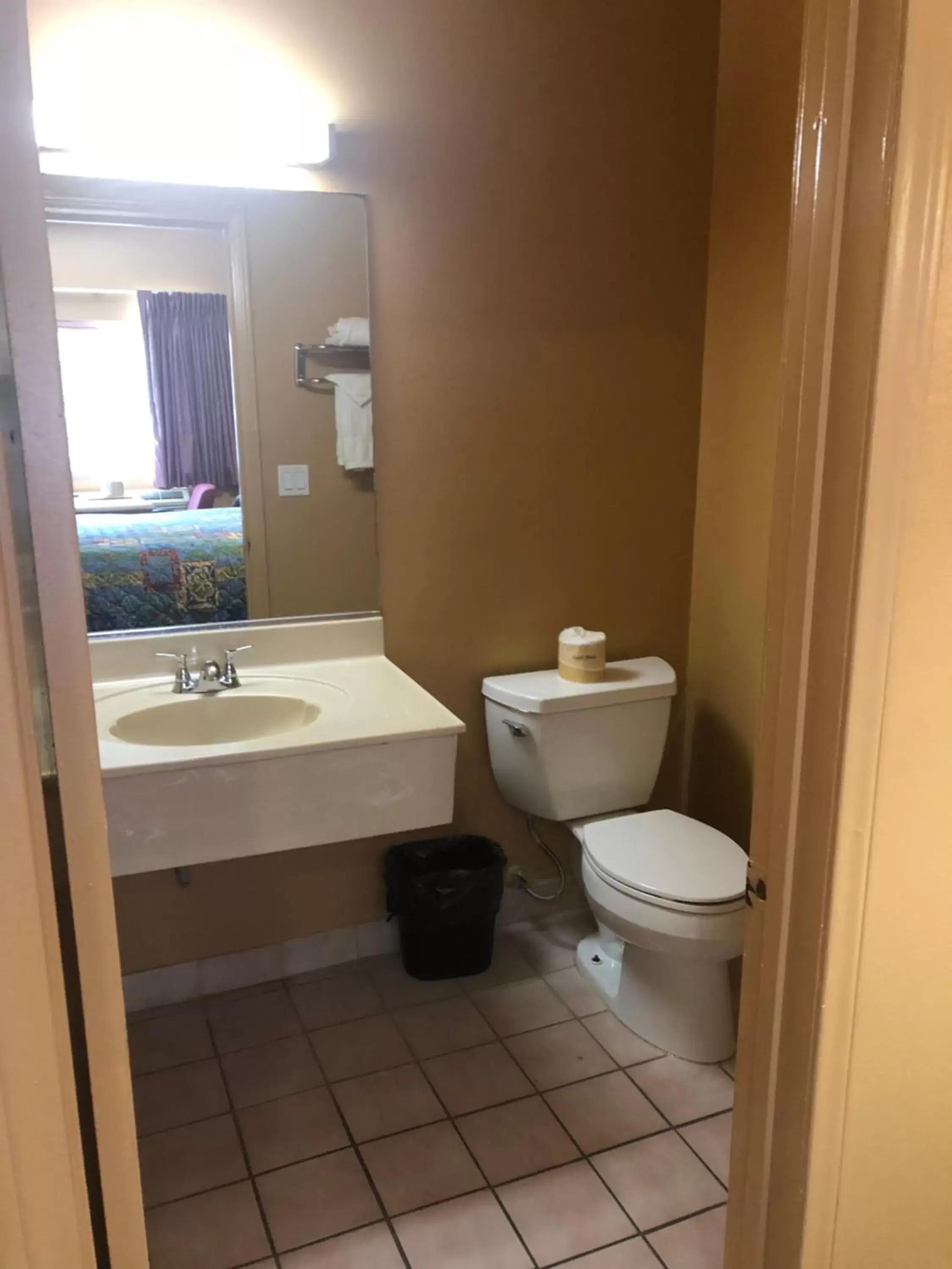 Bathroom in Moonlite Inn