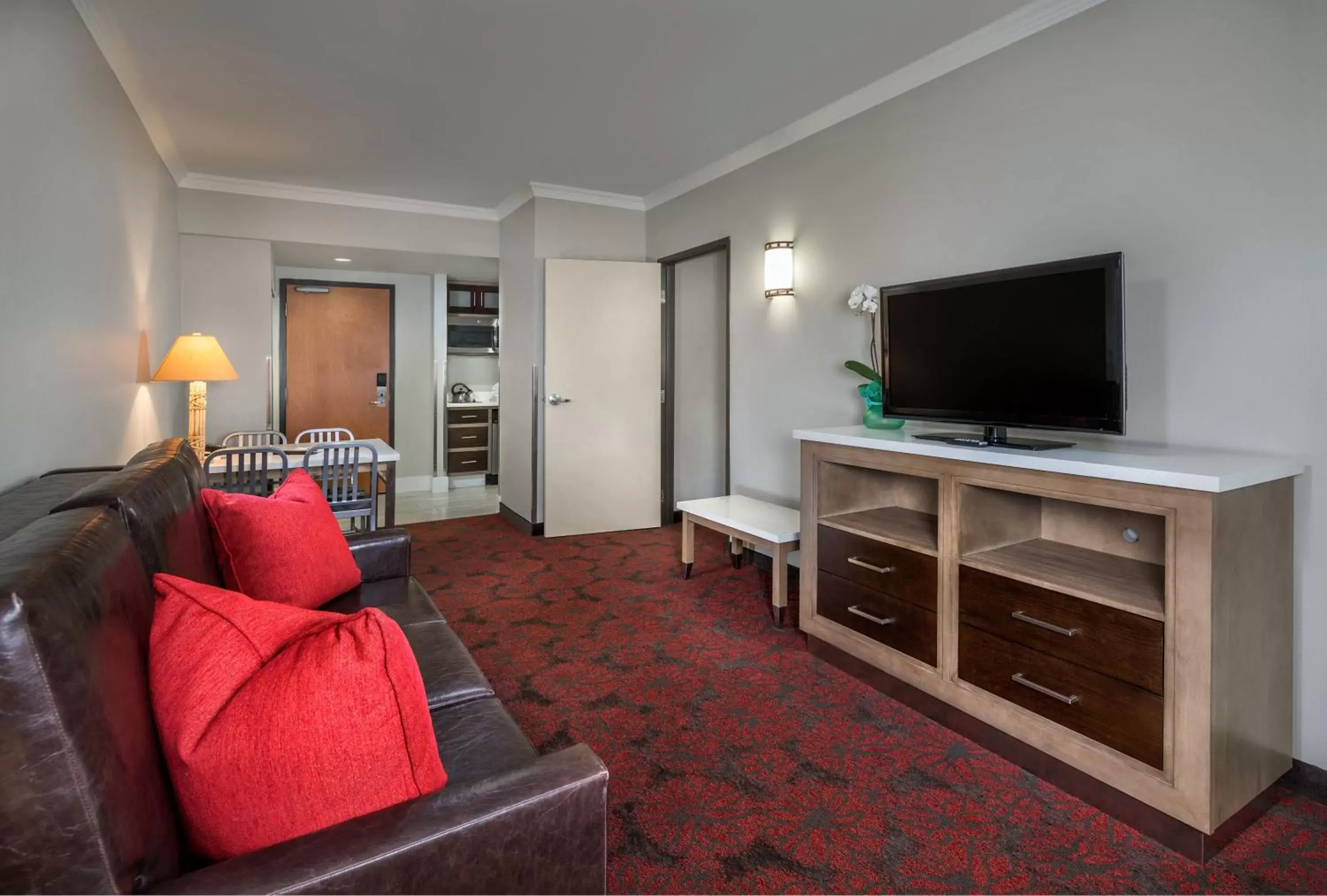 Bed, Seating Area in Desert Palms Hotel & Suites Anaheim Resort