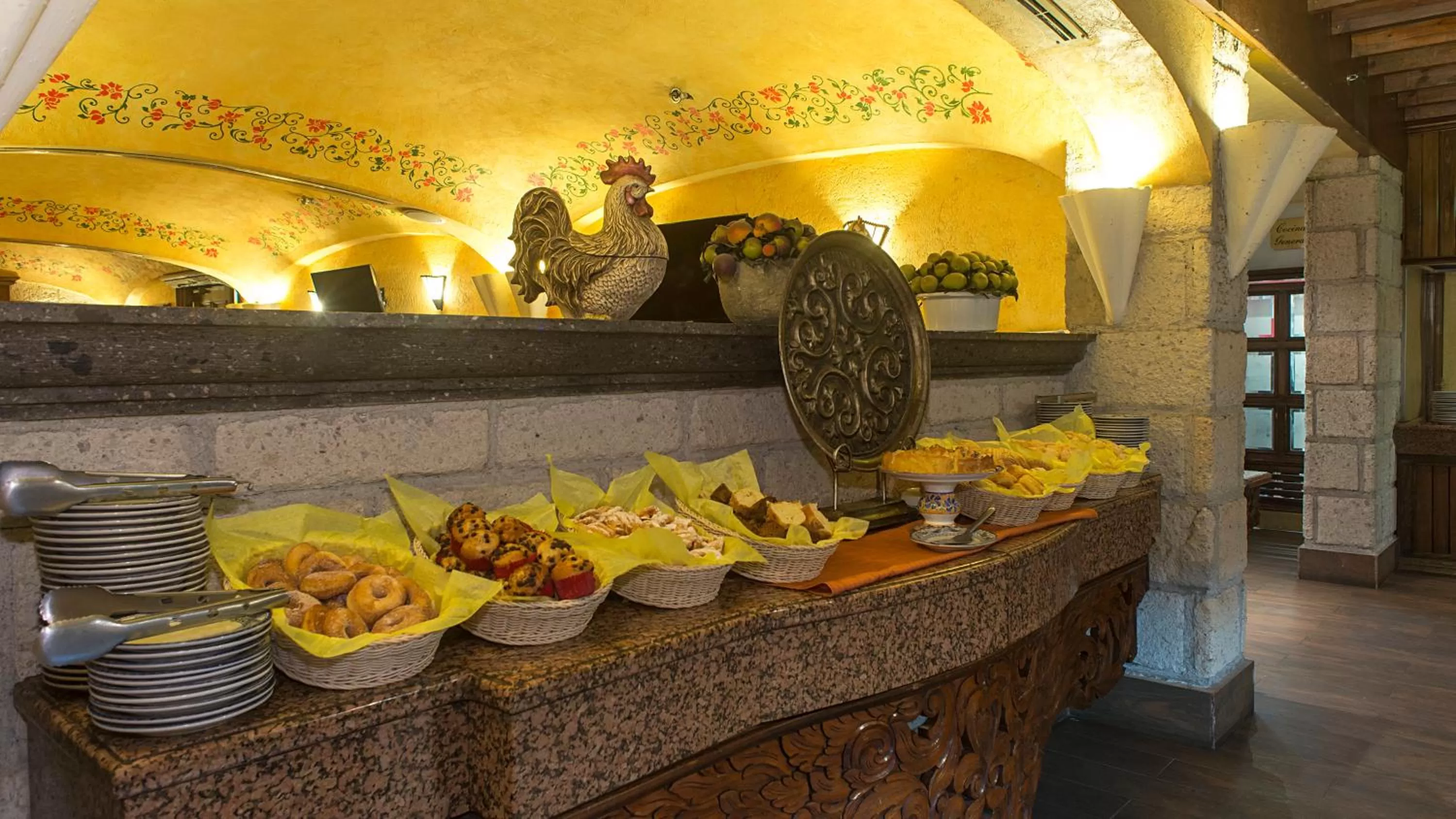 Restaurant/places to eat in Holiday Inn Queretaro Centro Historico by IHG