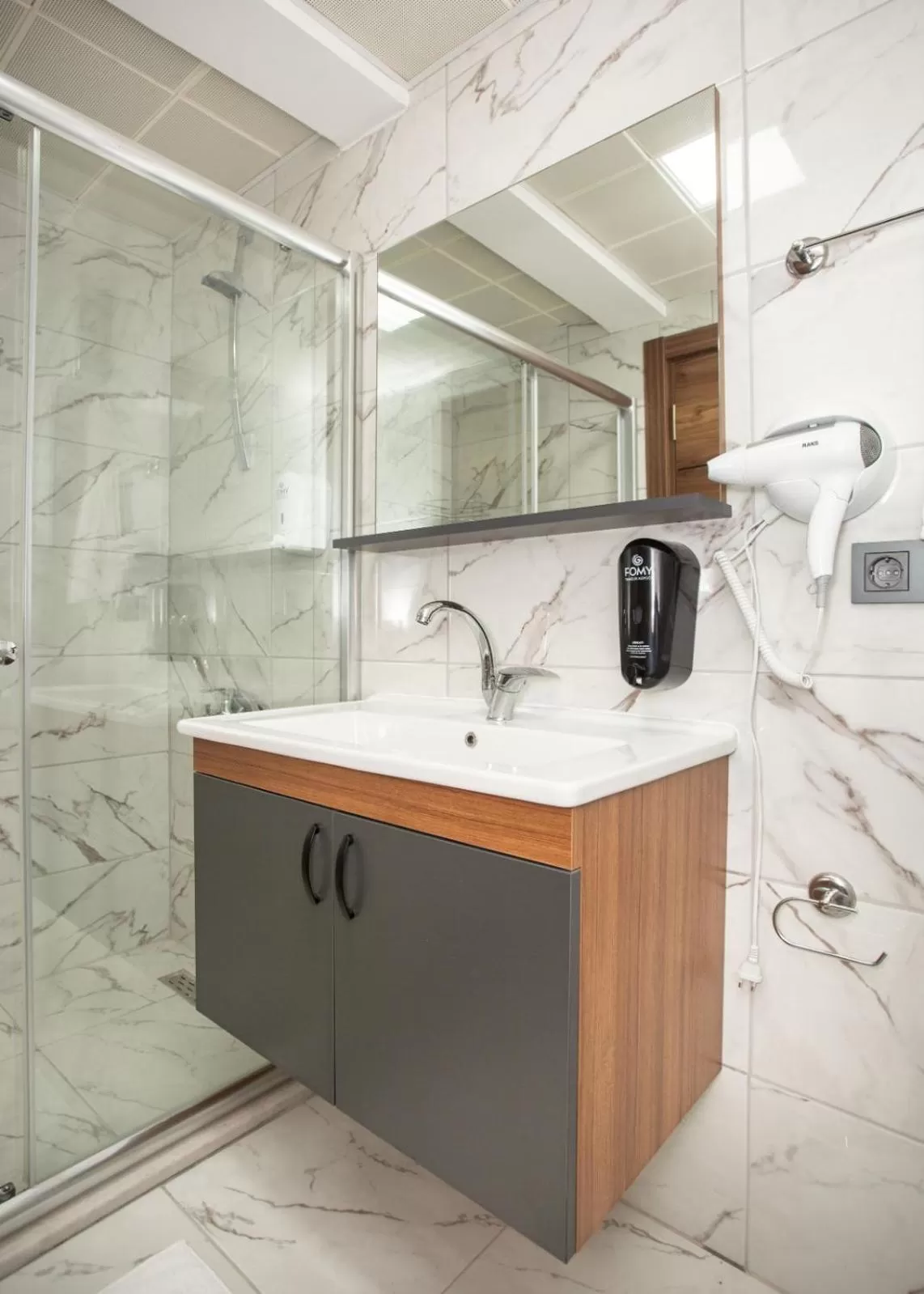 Shower in Türkler Suite Hotel