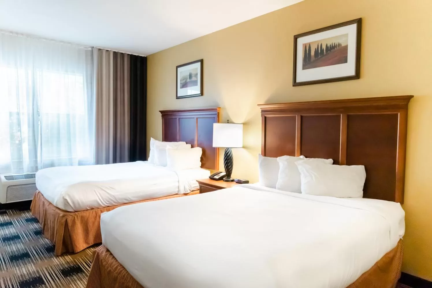 Bed in Country Inn & Suites by Radisson, Helen, GA