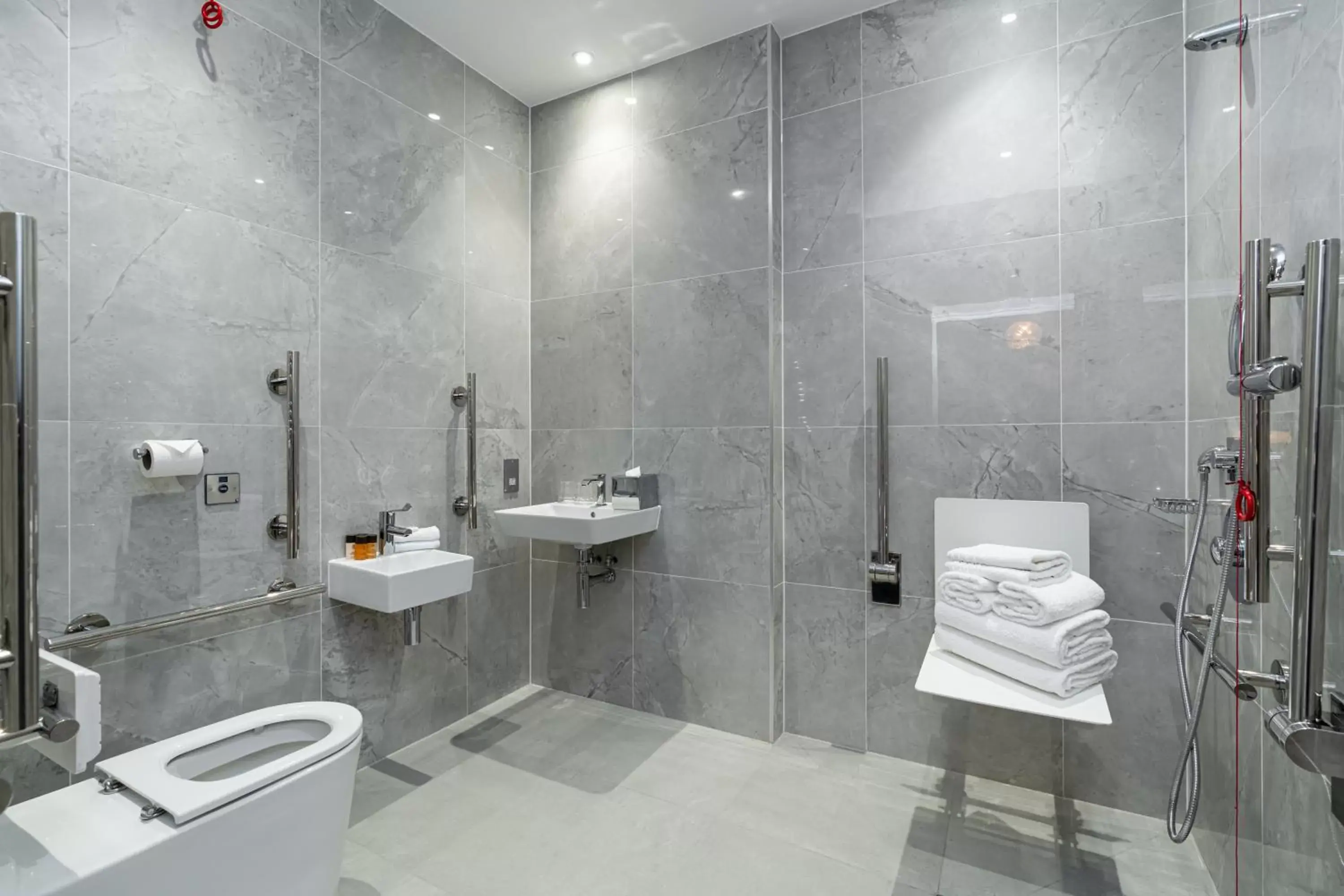 Shower, Bathroom in Easthampstead Park