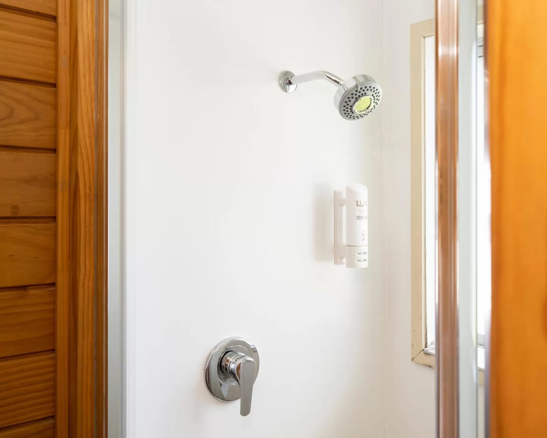 Bathroom in Tudor Park Motel Spacious with kitchens 1 minute walk to restaurant and shopping centre and Gisborne Hospital