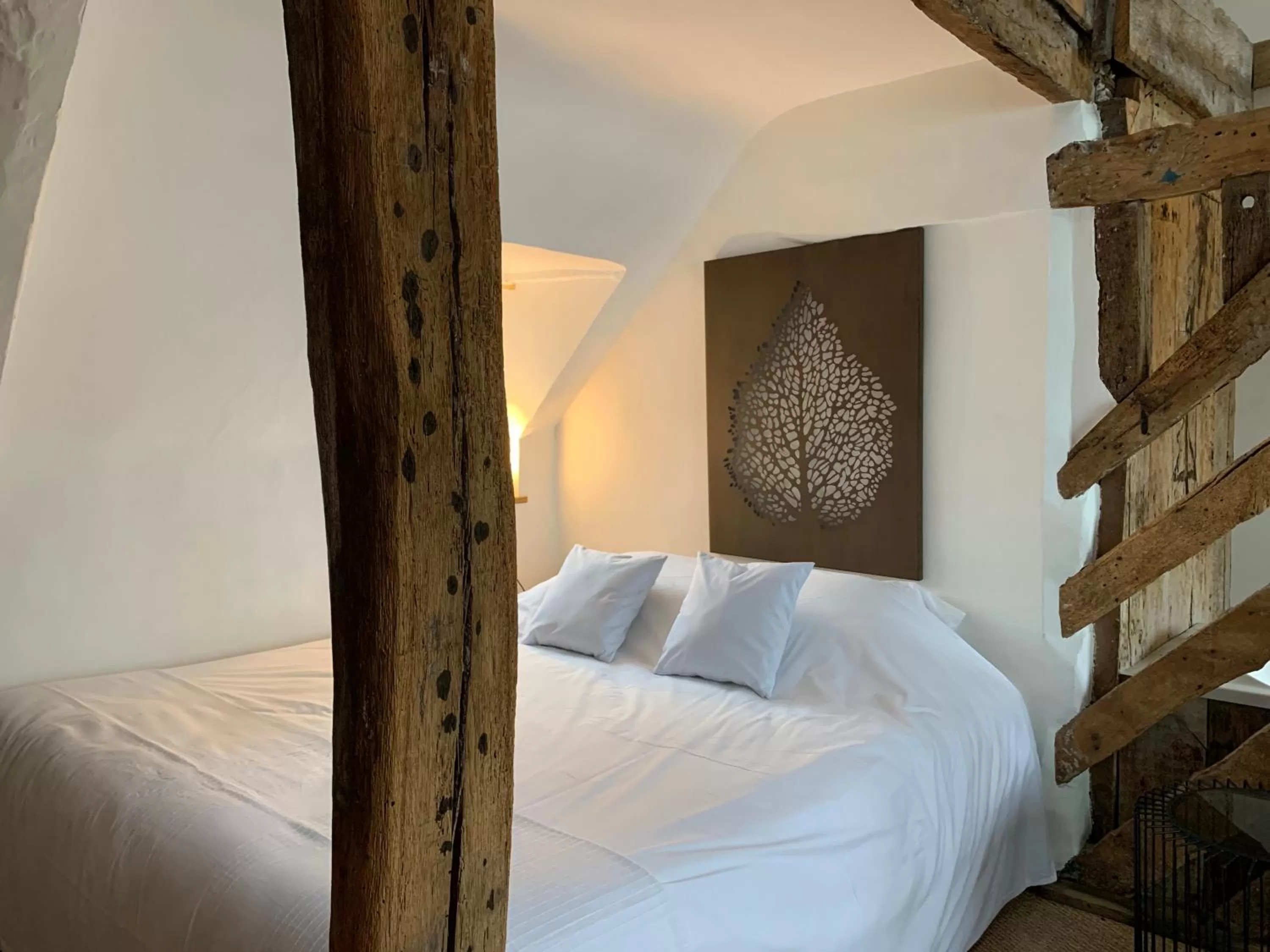 Bed in L'Ecole des Demoiselles