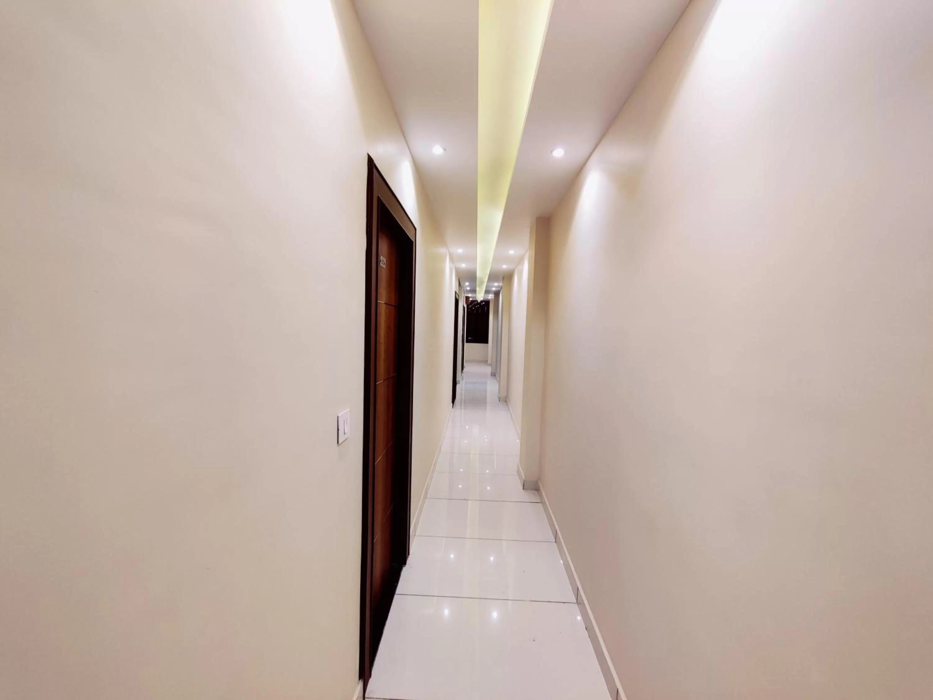 Lobby or reception in Perfect Stayz Dwarkesh - Hotel Near Haridwar Railway station