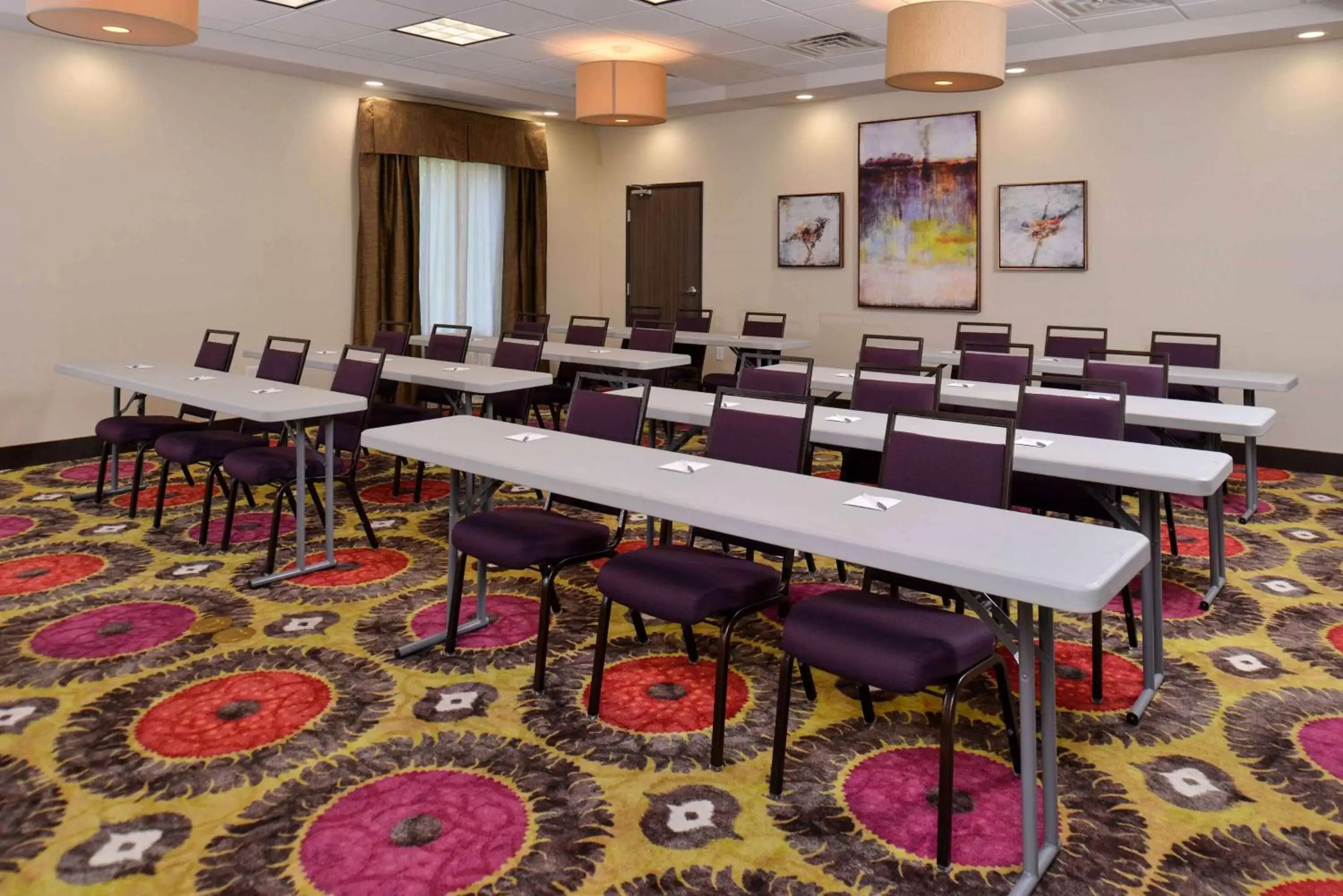 Meeting/conference room in Hampton Inn & Suites Dallas Market Center