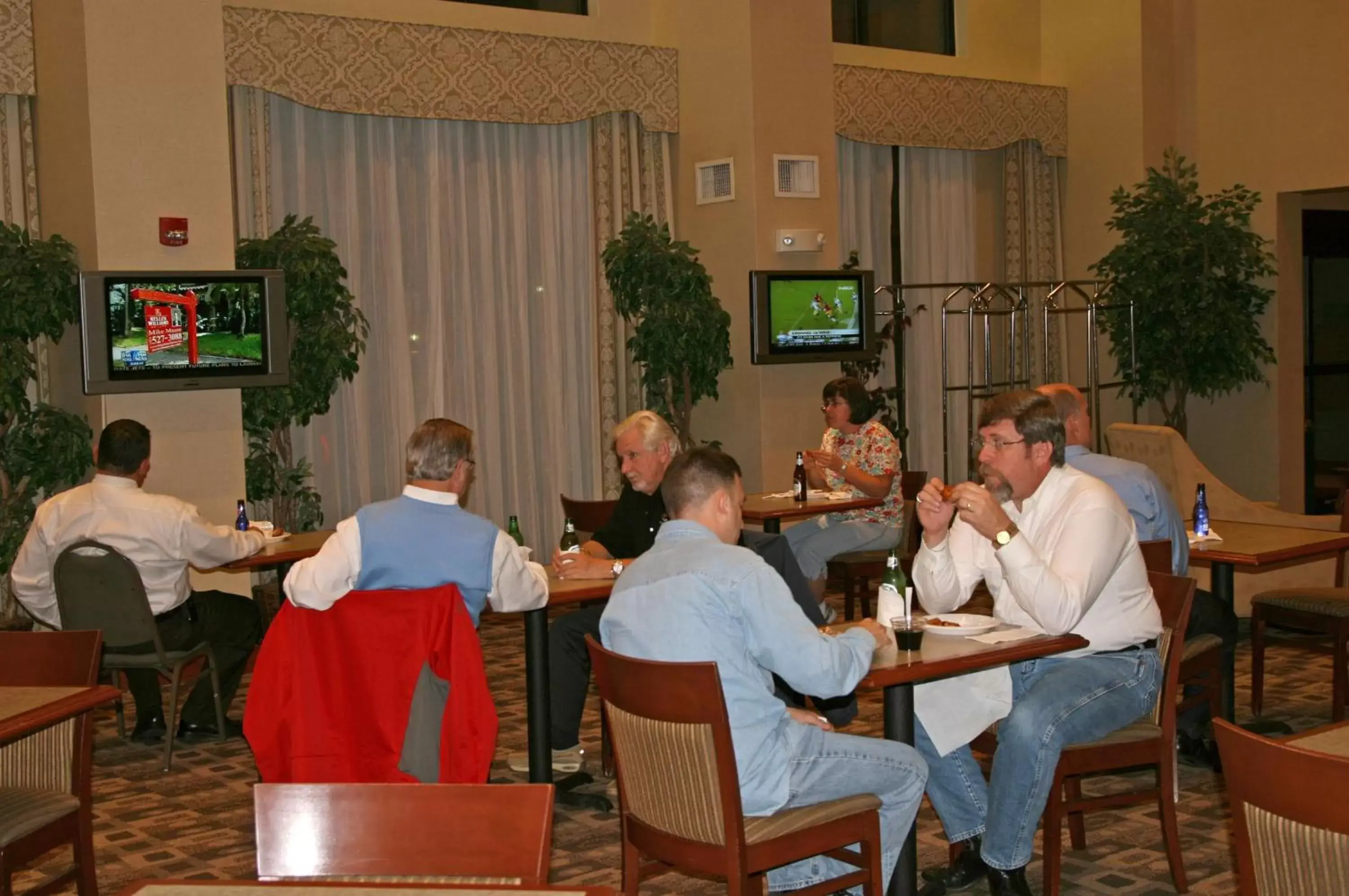 Dining area in Hampton Inn & Suites Augusta West
