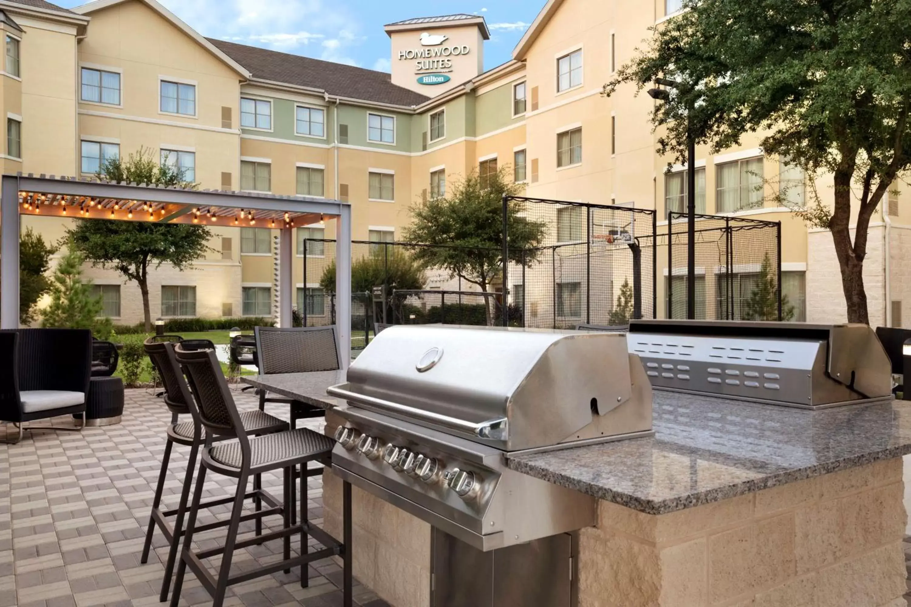 Patio, BBQ Facilities in Homewood Suites by Hilton Plano-Richardson