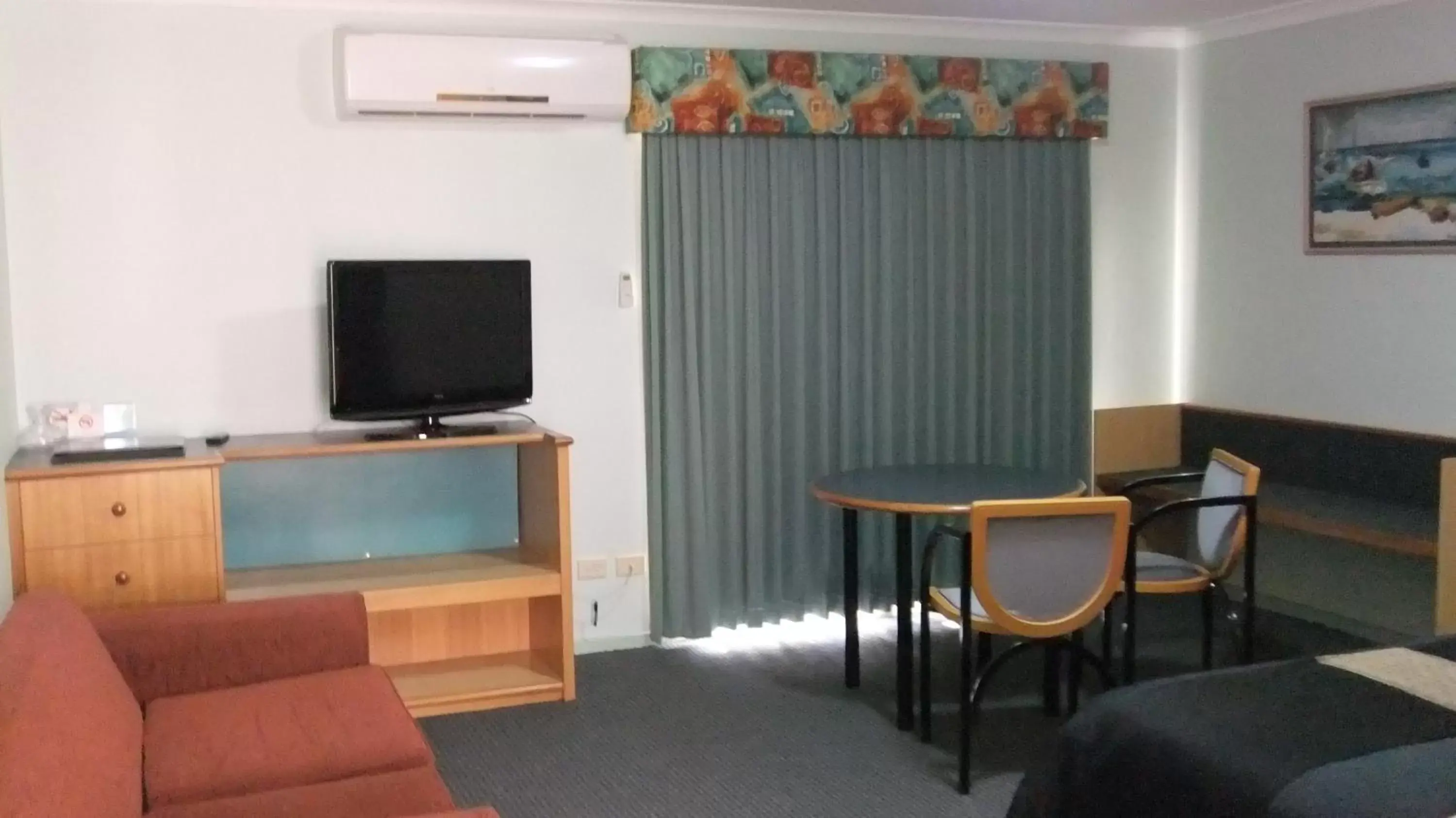 Living room, TV/Entertainment Center in Heritage Resort Shark Bay