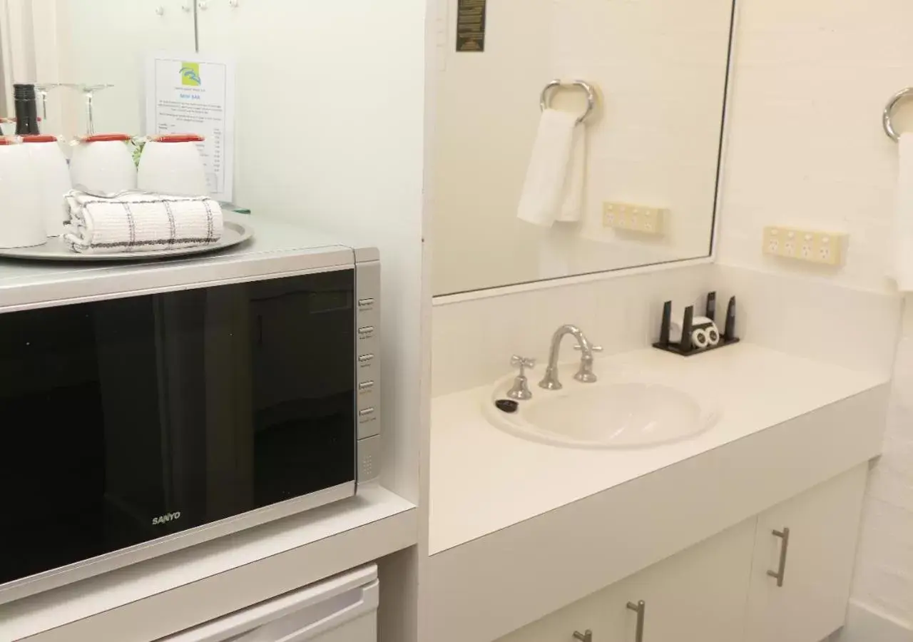 Bathroom in Ballina Byron Islander Resort and Conference Centre