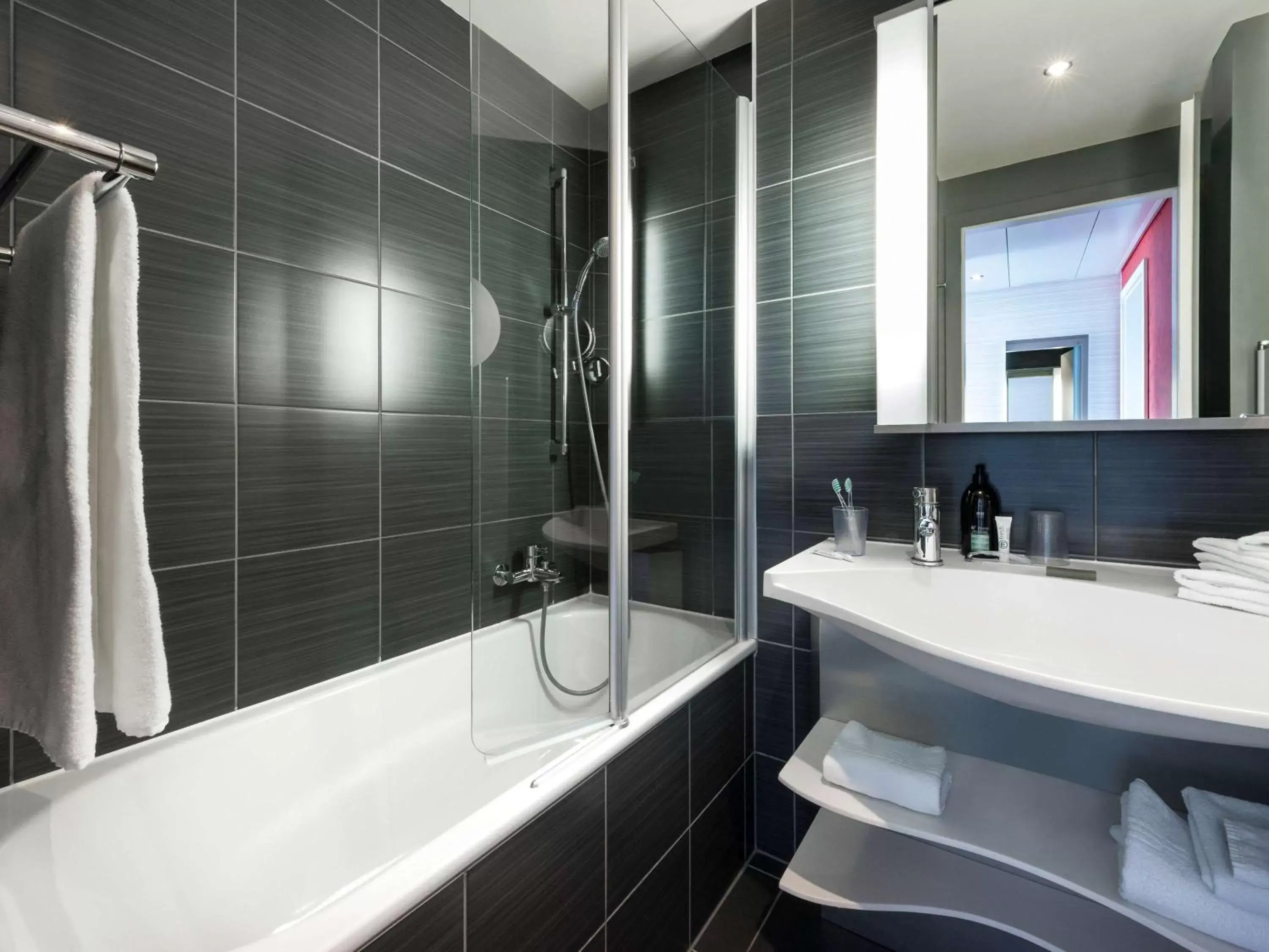 Photo of the whole room, Bathroom in Aparthotel Adagio Basel City