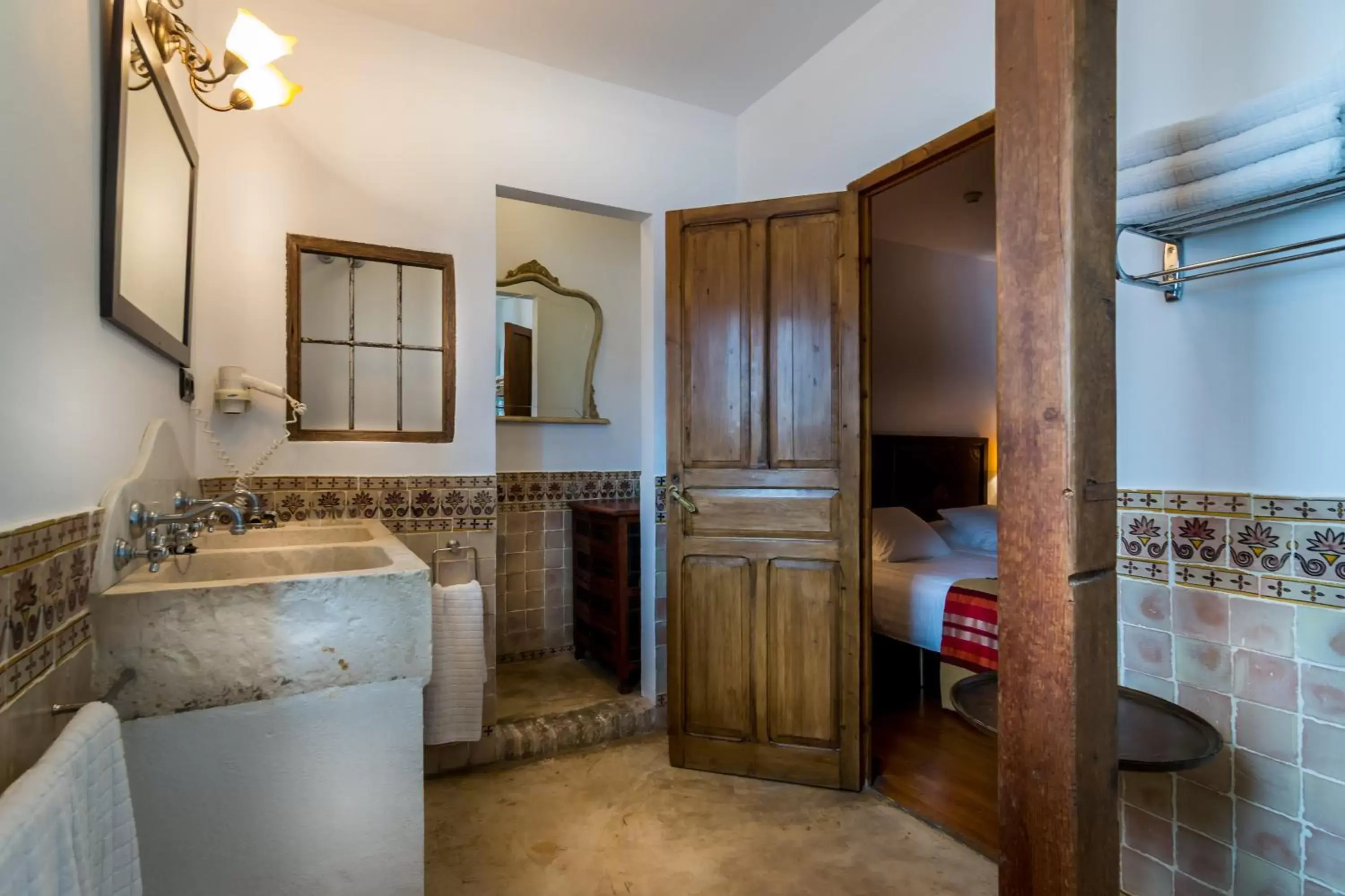 Shower, Kitchen/Kitchenette in La Posada del Angel