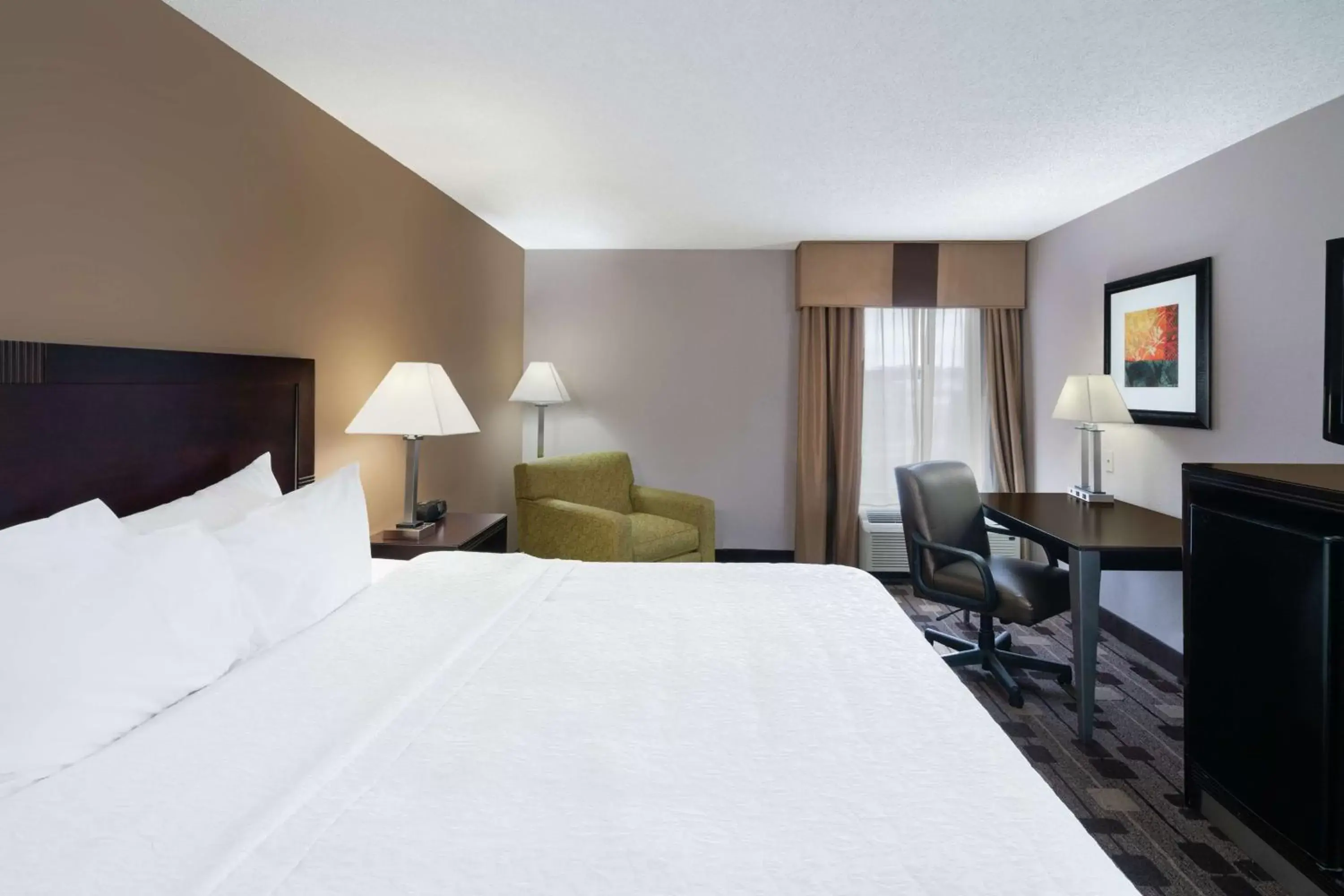 Bedroom, Bed in Hampton Inn Dublin Bedroom, Bed in Hampton Inn Dublin