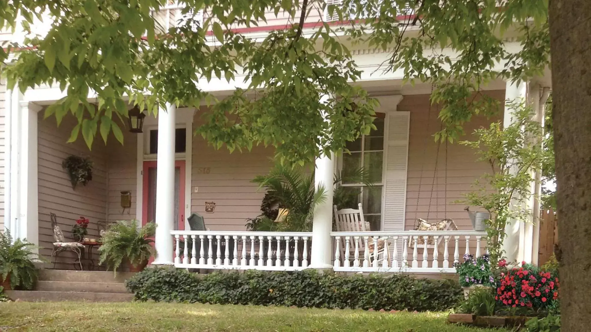 Property building in Rosemont B&B Cottages