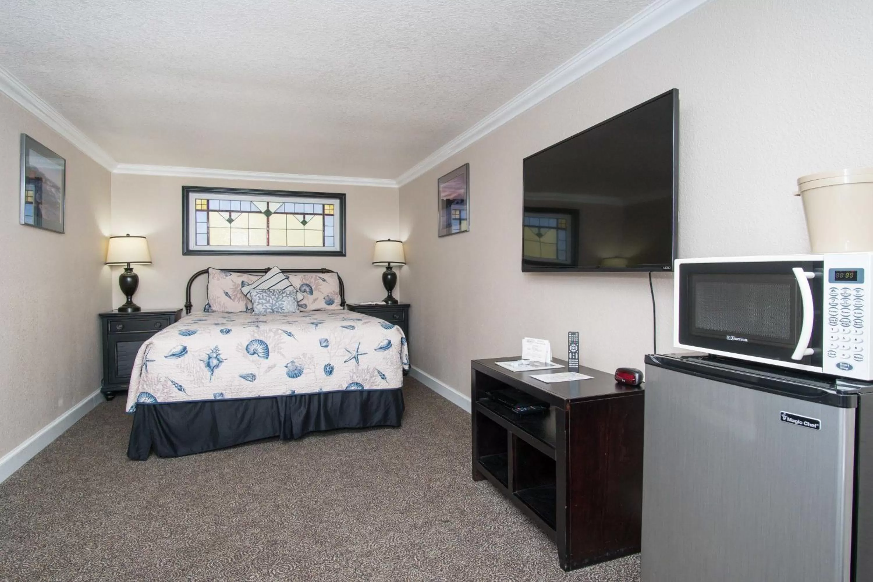 Bed in Ecola Creek Lodge