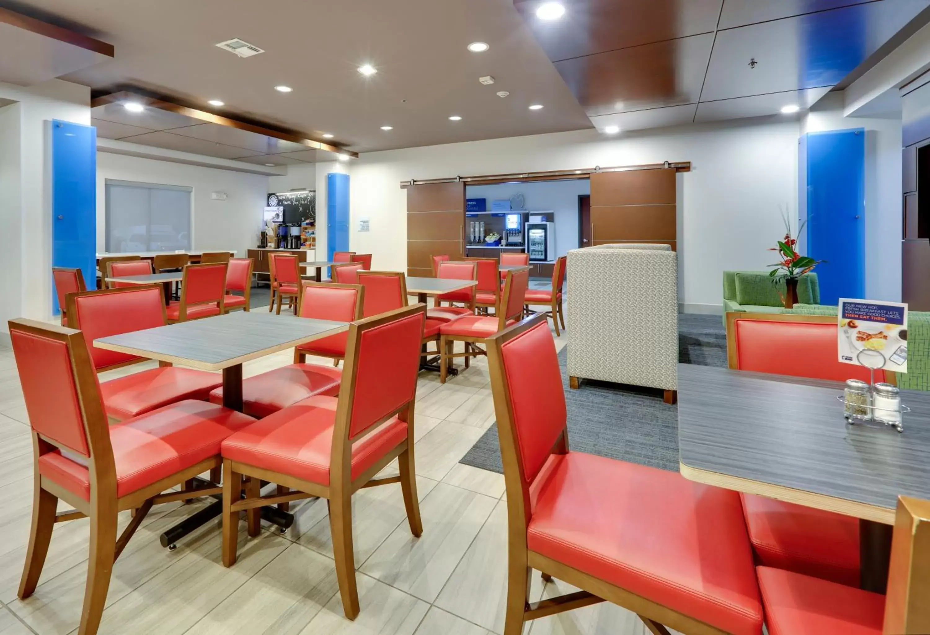 Breakfast, Restaurant/Places to Eat in Holiday Inn Express Denton UNT TWU, an IHG Hotel