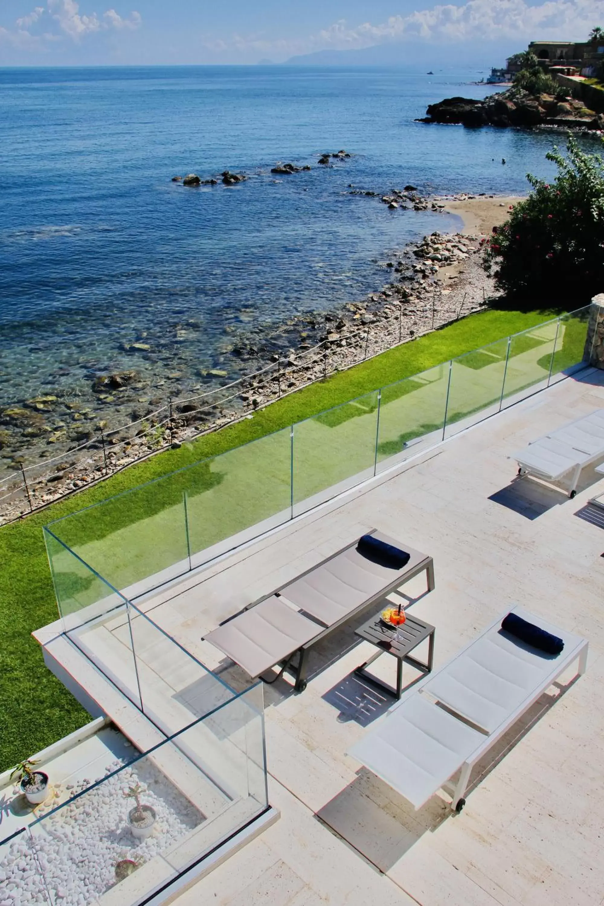 Swimming pool in Hotel Tonnara Trabia