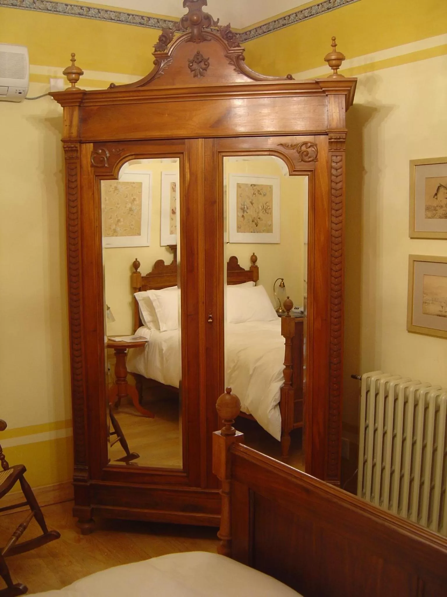 Decorative detail, Bed in Charqueada Santa Rita Pousada de Charme