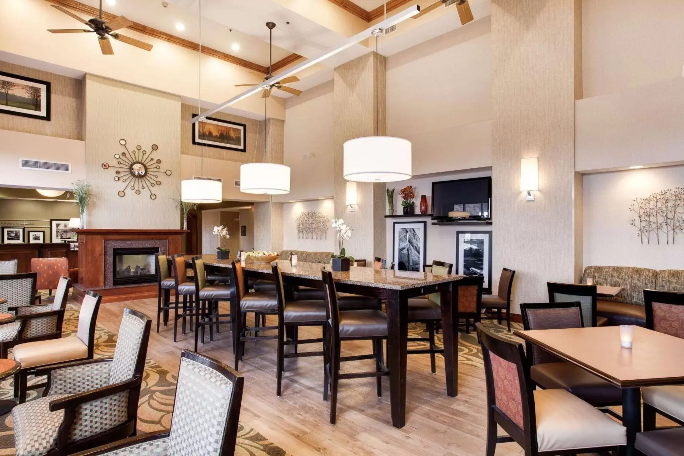 Dining area, Restaurant/Places to Eat in Hampton Inn & Suites Addison