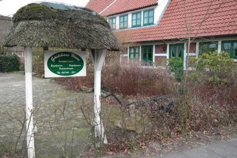 Facade/entrance in Gästehaus Howe