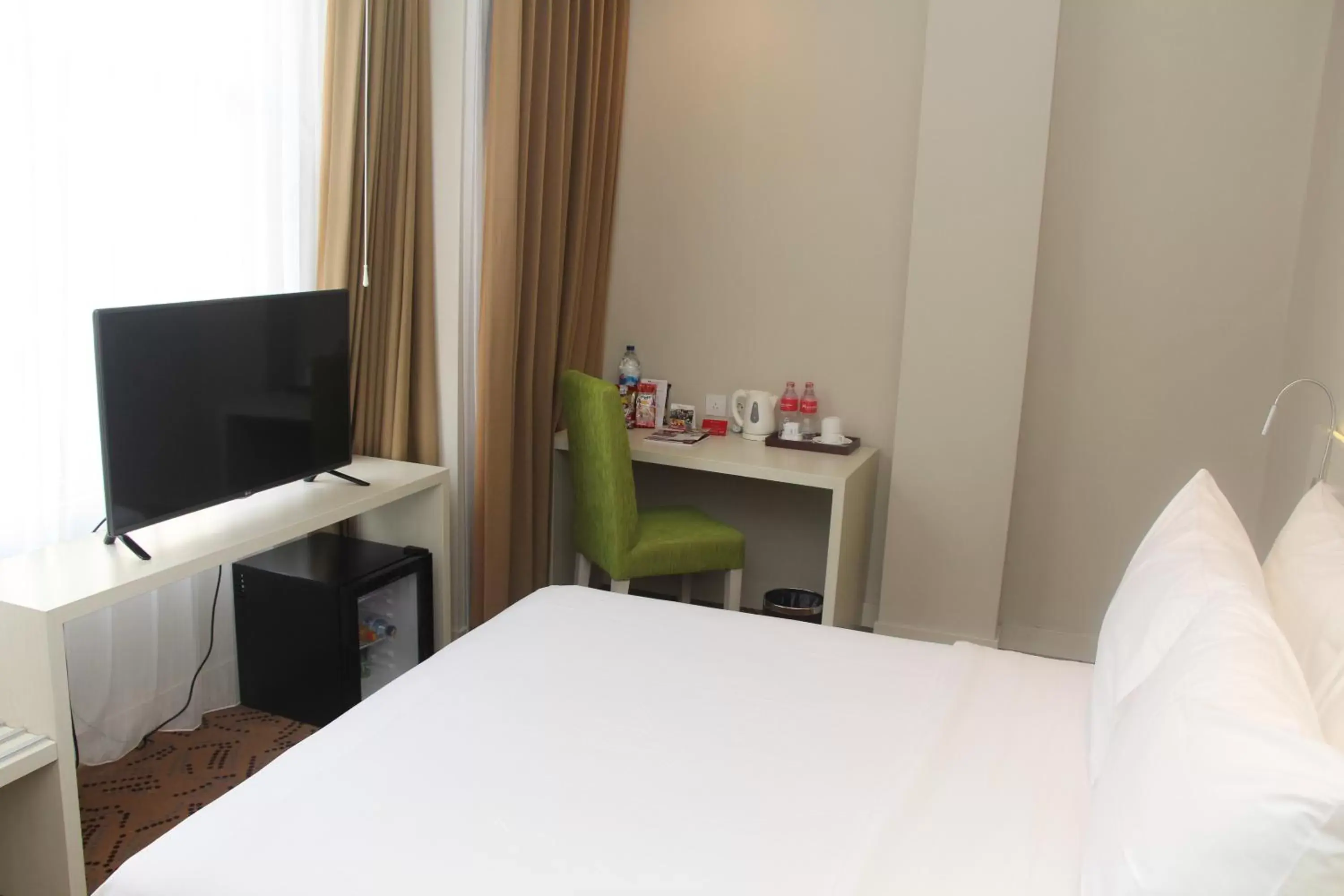 Seating area, Bed in Swiss-Belinn Balikpapan