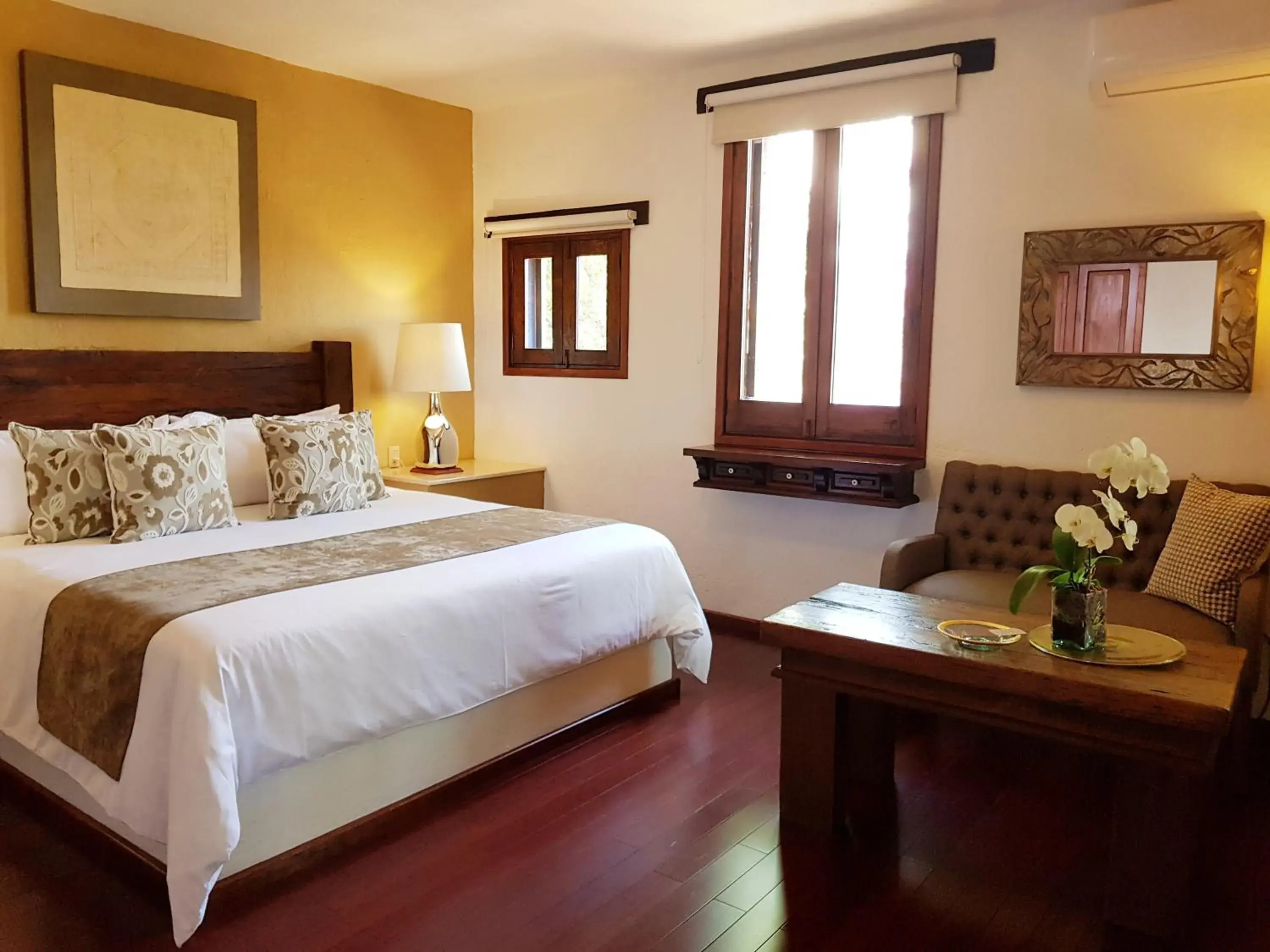 Photo of the whole room, Bed in Casa Embrujo Morelia - Boutique