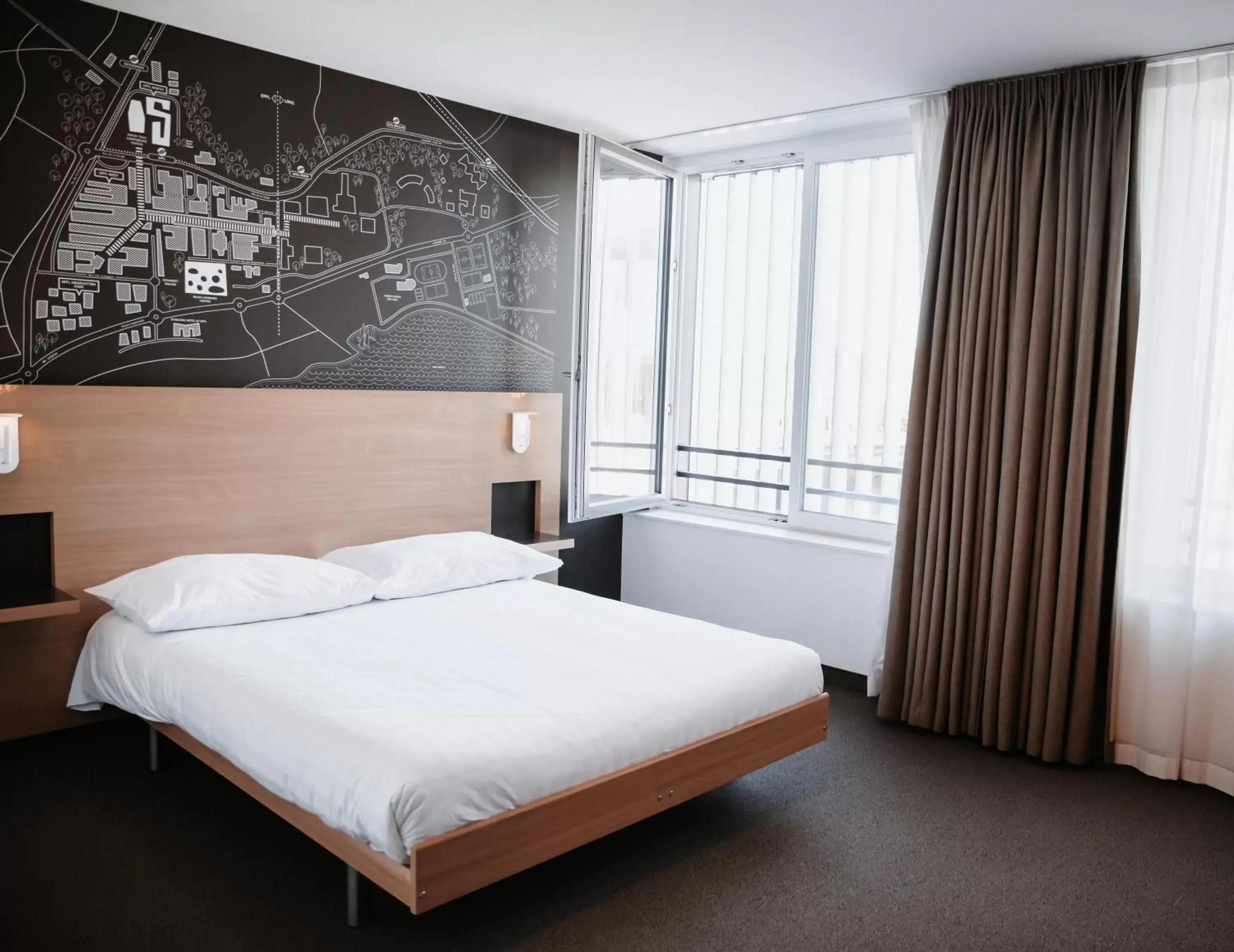 Photo of the whole room, Bed in SwissTech Hotel