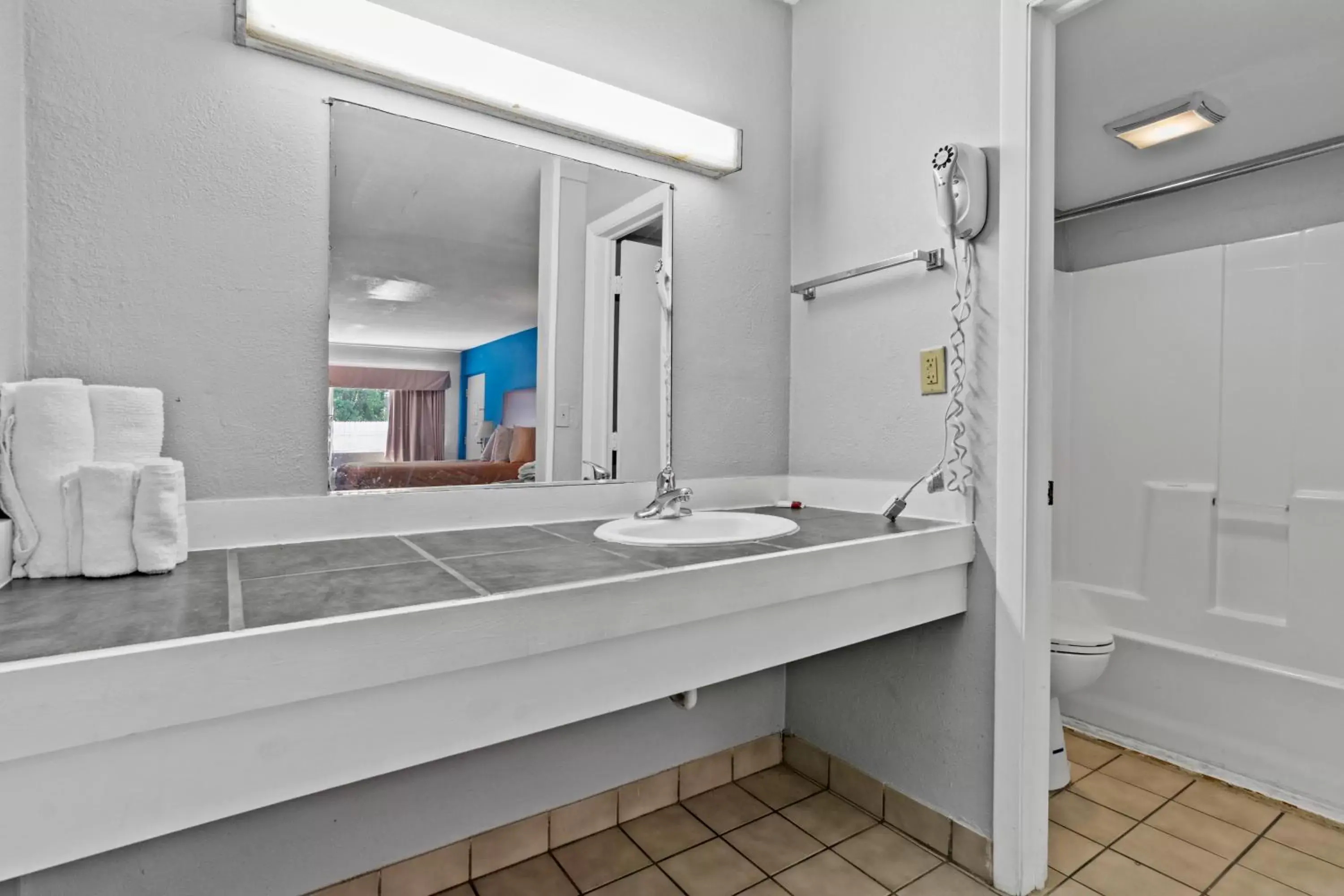 Bathroom in Econo Lodge Inn & Suites I-64 & Us 13