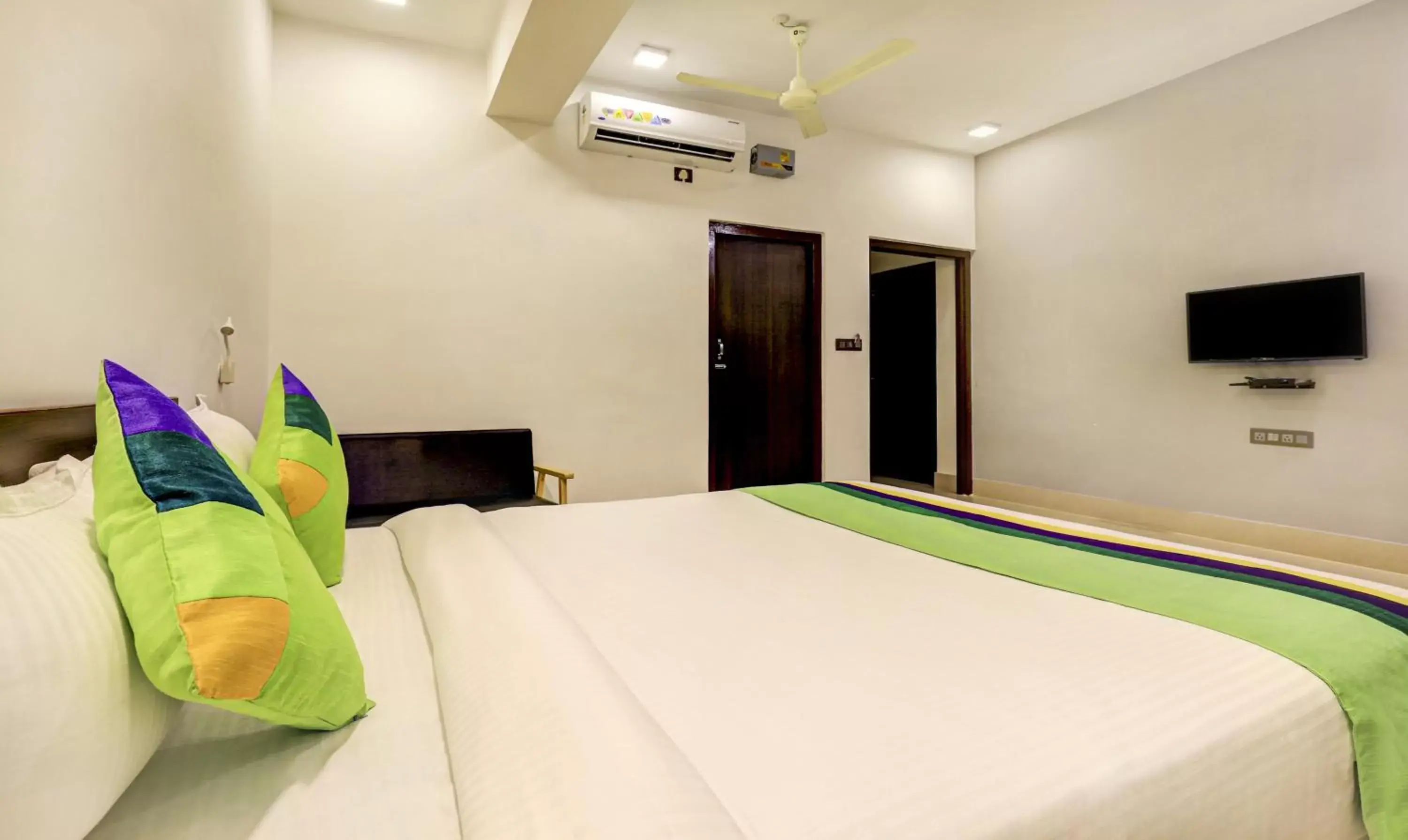 Bedroom, Bed in Treebo Arna Residency Bedroom, Bed in Treebo Arna Residency