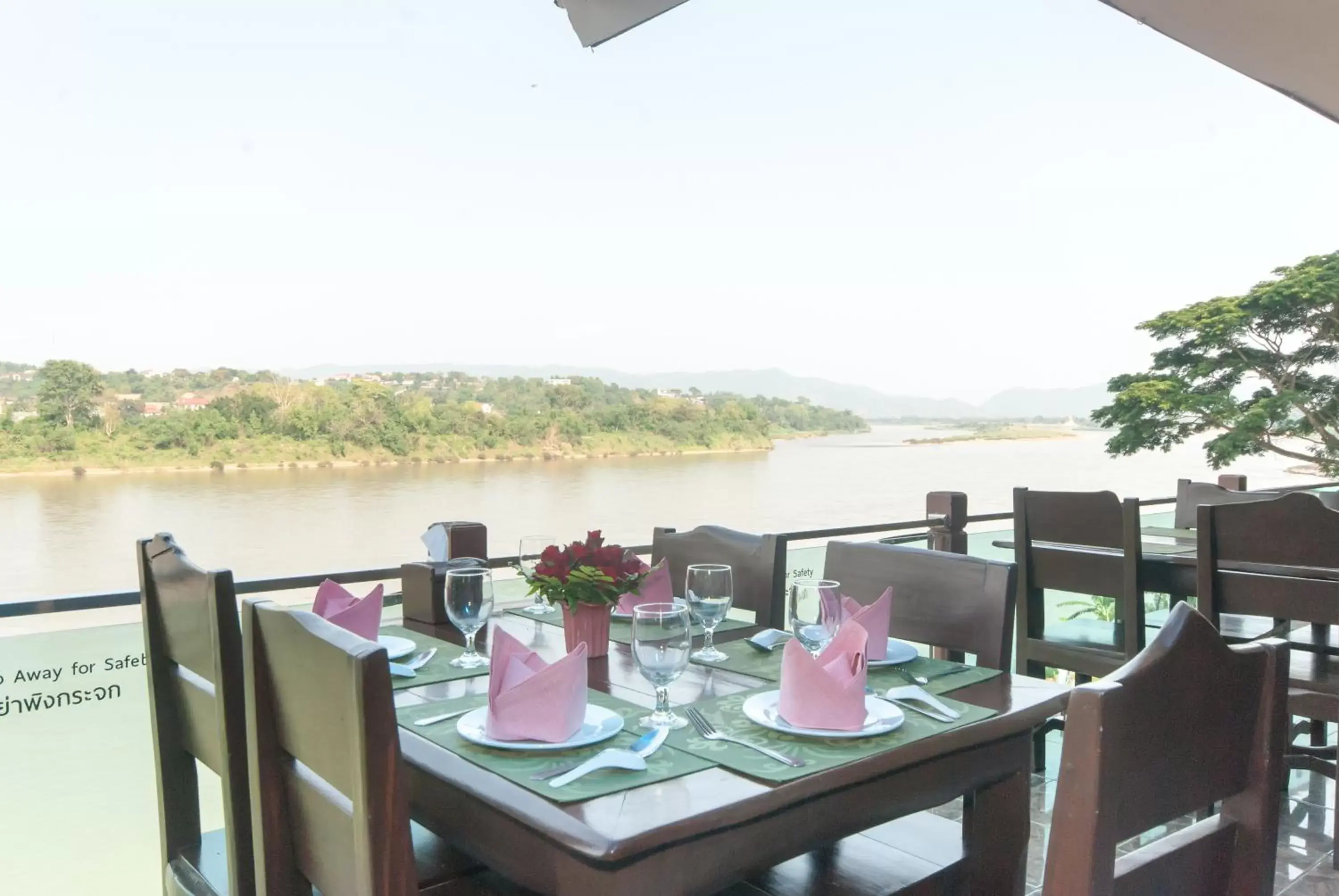 Restaurant/Places to Eat in Namkhong Riverside