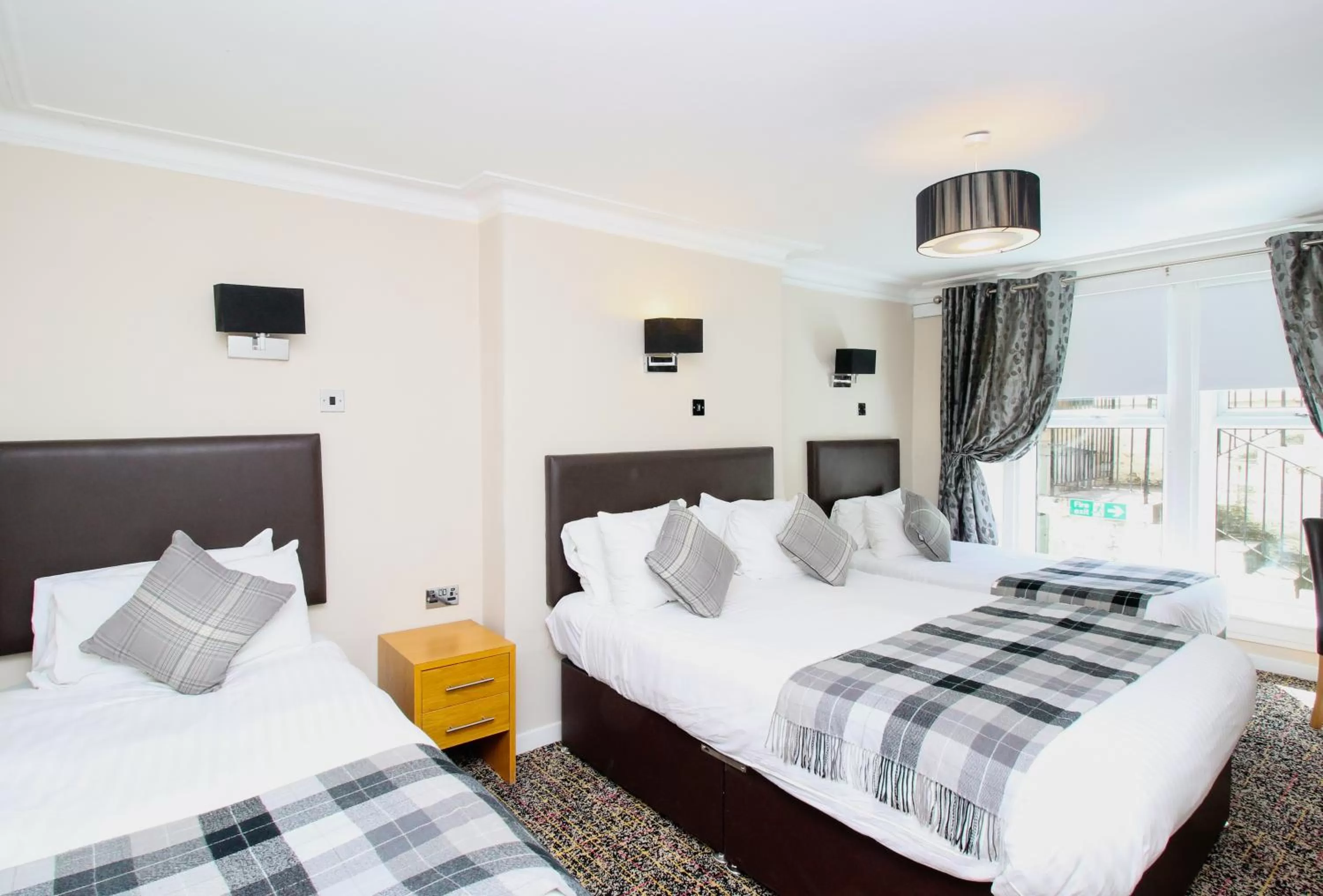 Bedroom, Bed in Kelvingrove Hotel - Sauchiehall St
